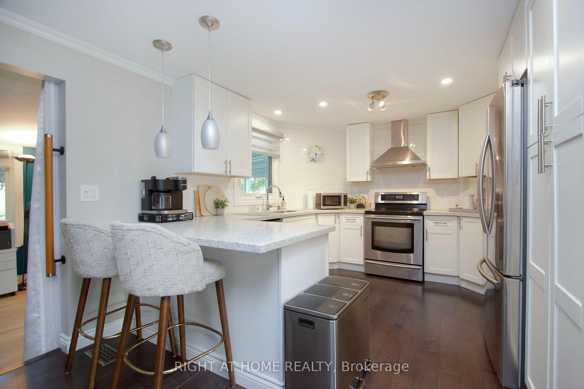 Photo 11 of 13 Cornerbrook Court, Clarington, Newcastle — HOMEH