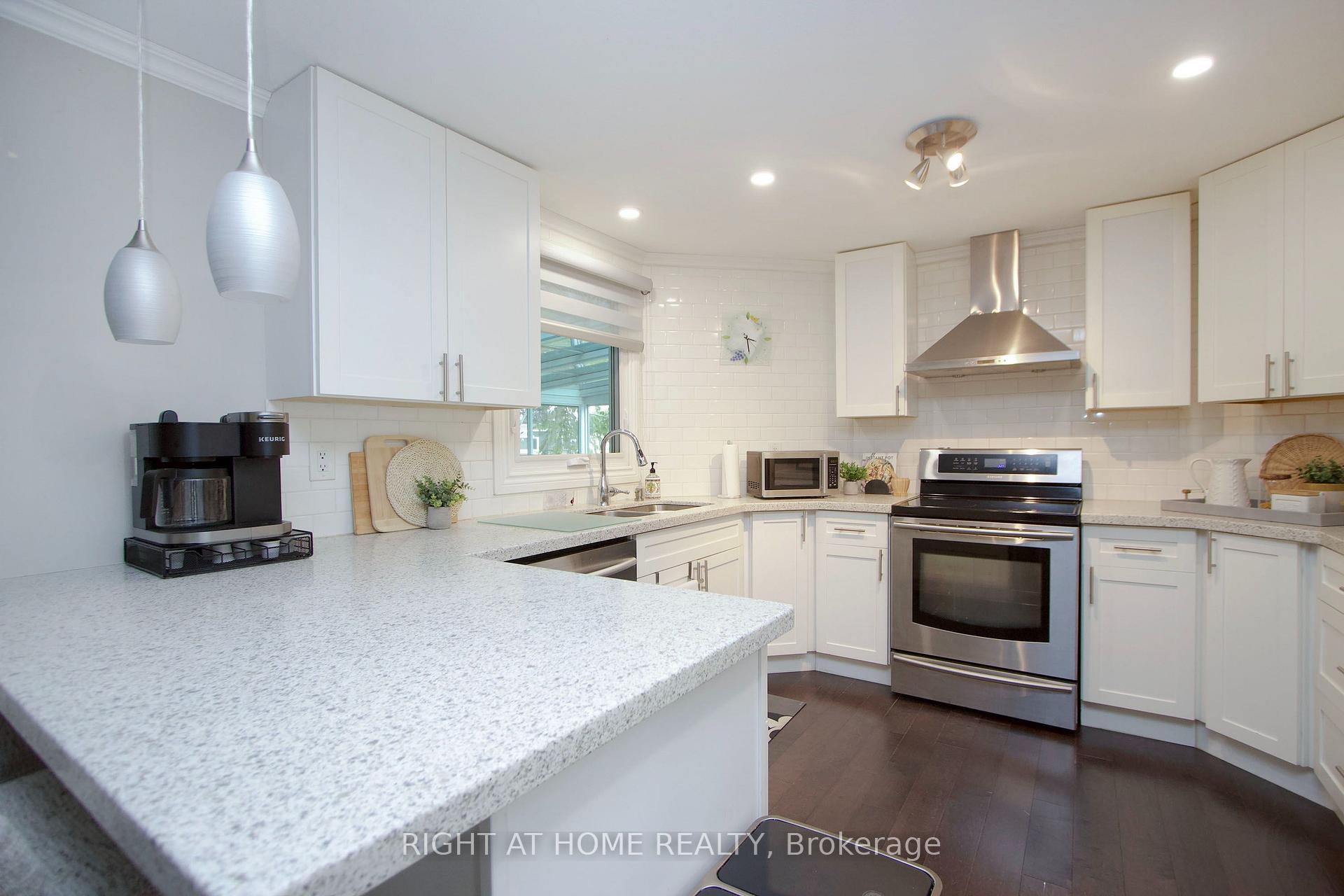 Photo 12 of 13 Cornerbrook Court, Clarington, Newcastle — HOMEH