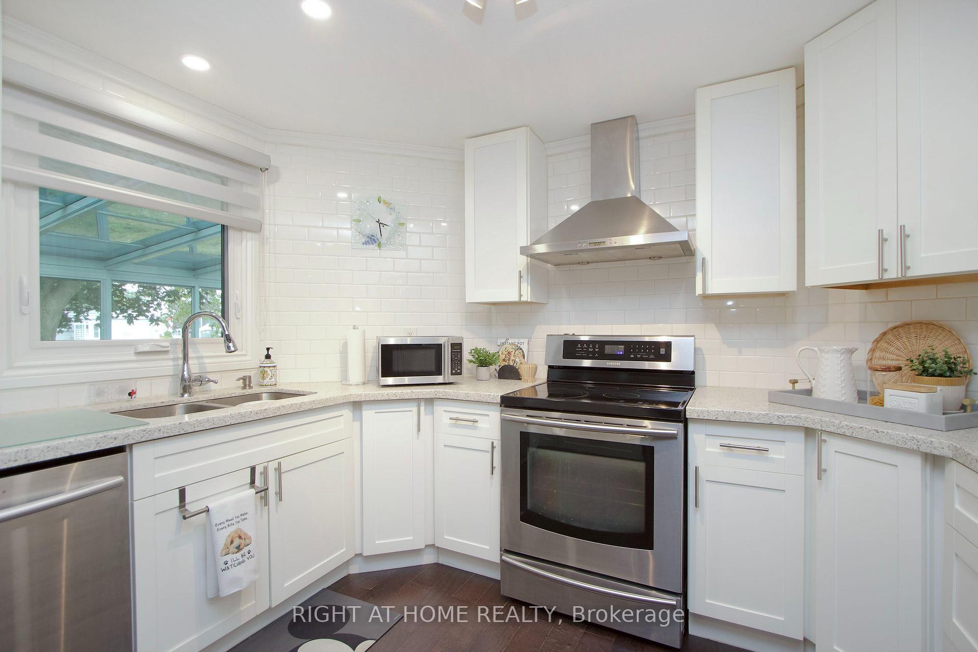 Photo 14 of 13 Cornerbrook Court, Clarington, Newcastle — HOMEH