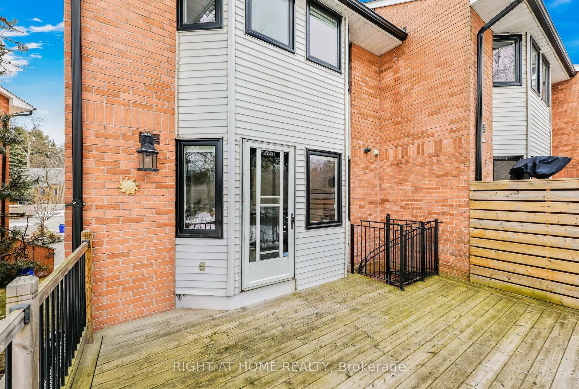 Photo 2 of Unit 18, 8050 Islington Avenue, Vaughan, West Woodbridge — HOMEH