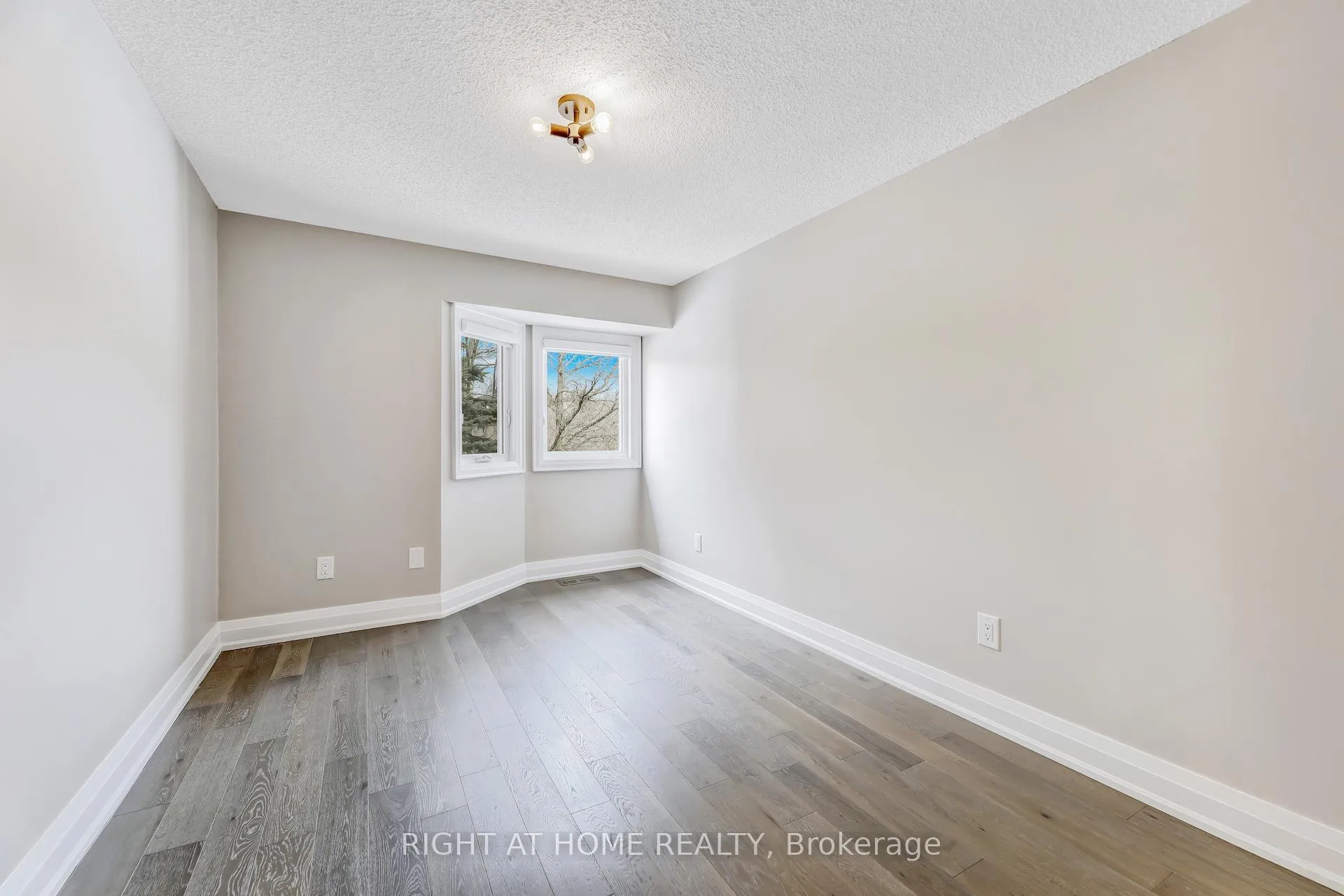 Photo 11 of Unit 18, 8050 Islington Avenue, Vaughan, West Woodbridge — HOMEH