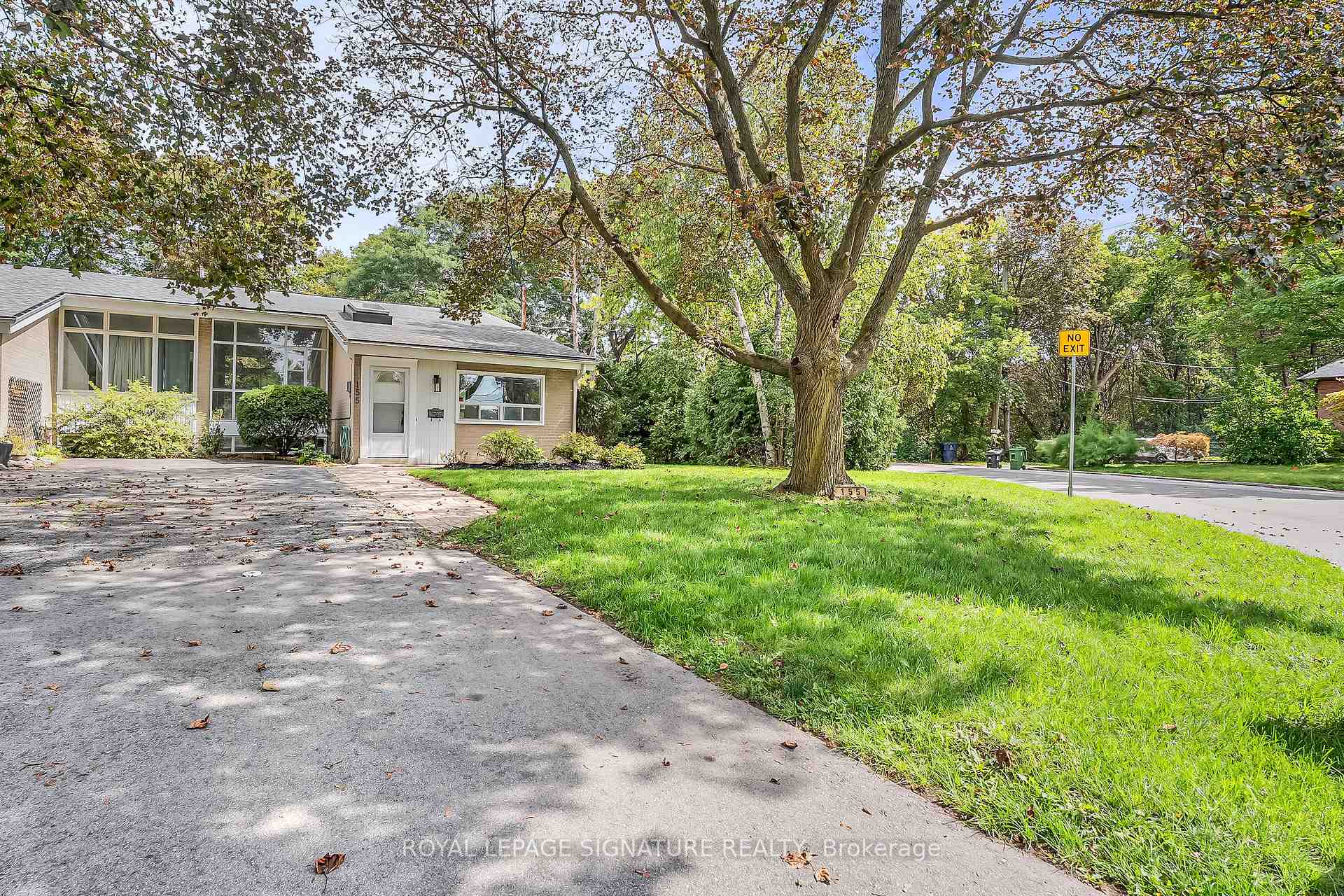 Photo 3 of 155 Three Valleys Drive, North York, Parkwoods-Donalda — HOMEH