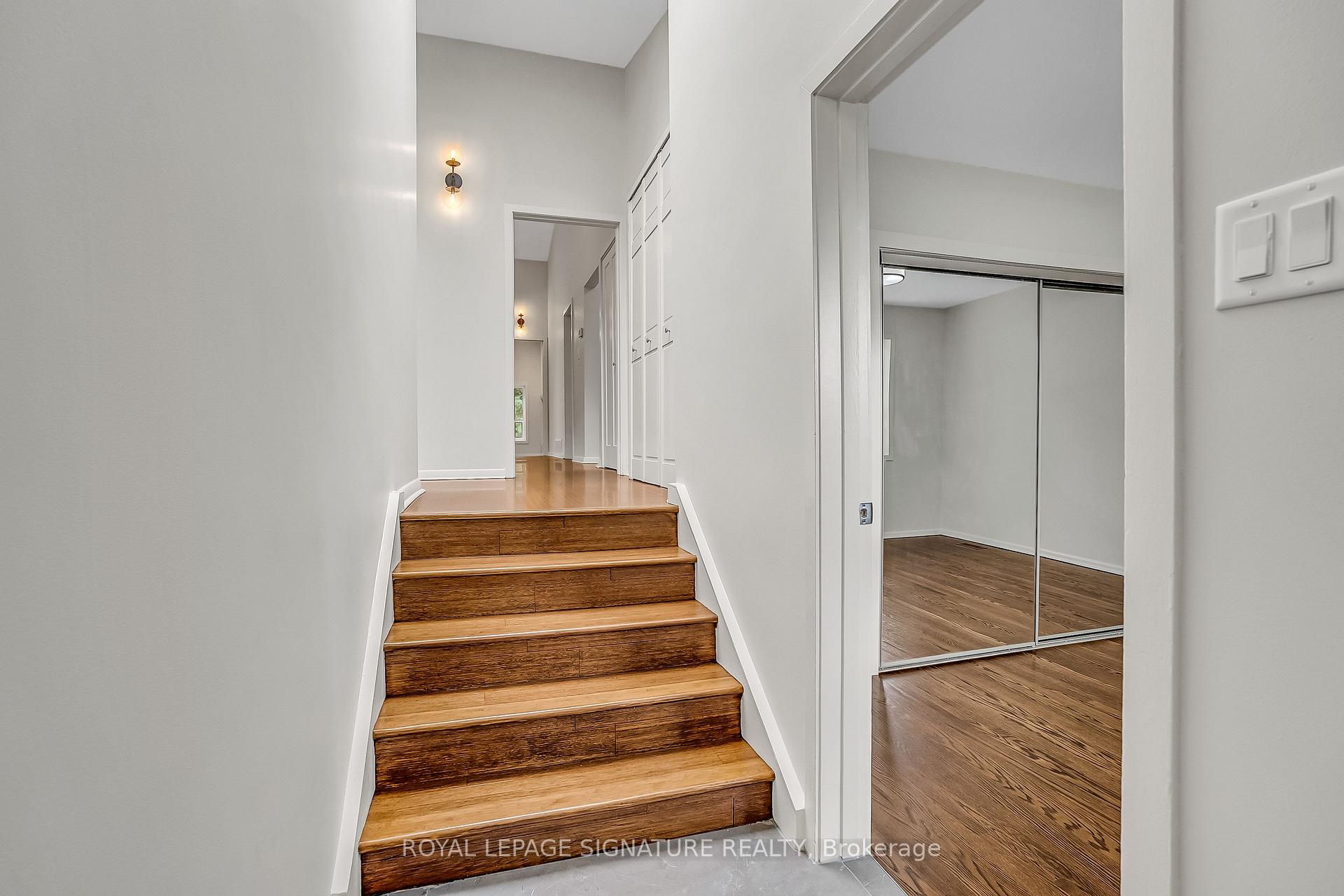 Photo 4 of 155 Three Valleys Drive, North York, Parkwoods-Donalda — HOMEH