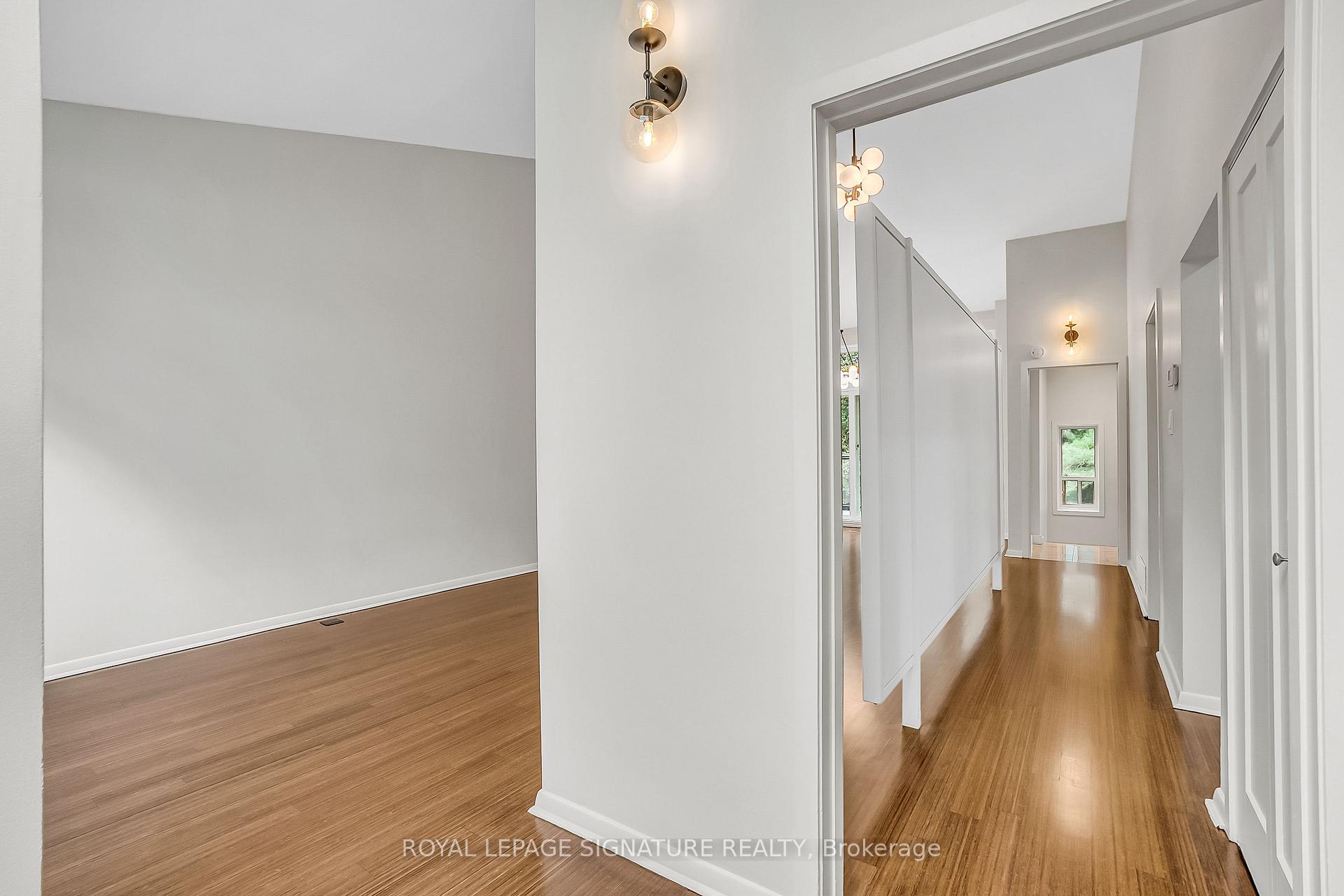 Photo 5 of 155 Three Valleys Drive, North York, Parkwoods-Donalda — HOMEH