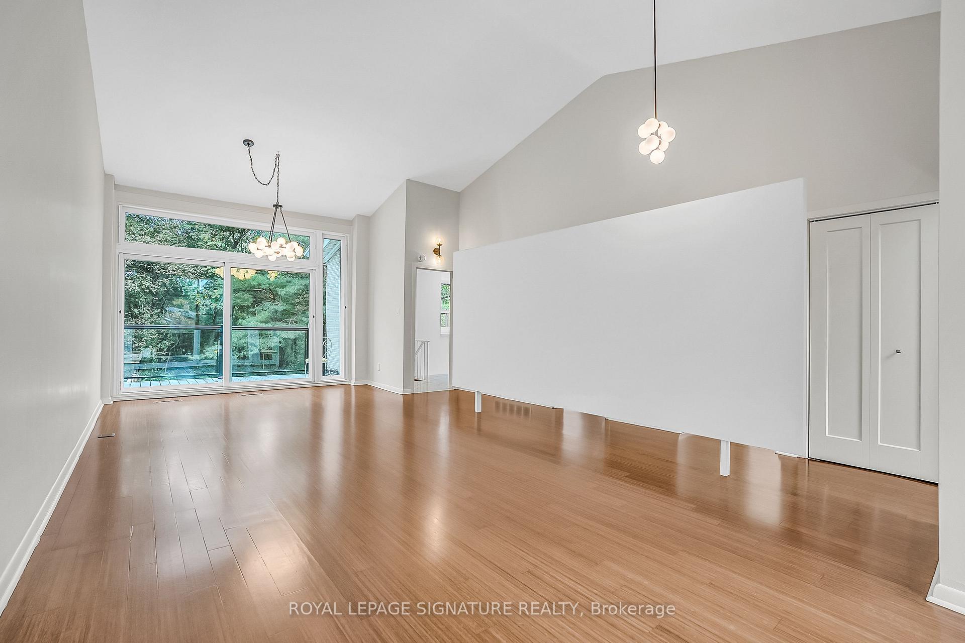 Photo 7 of 155 Three Valleys Drive, North York, Parkwoods-Donalda — HOMEH