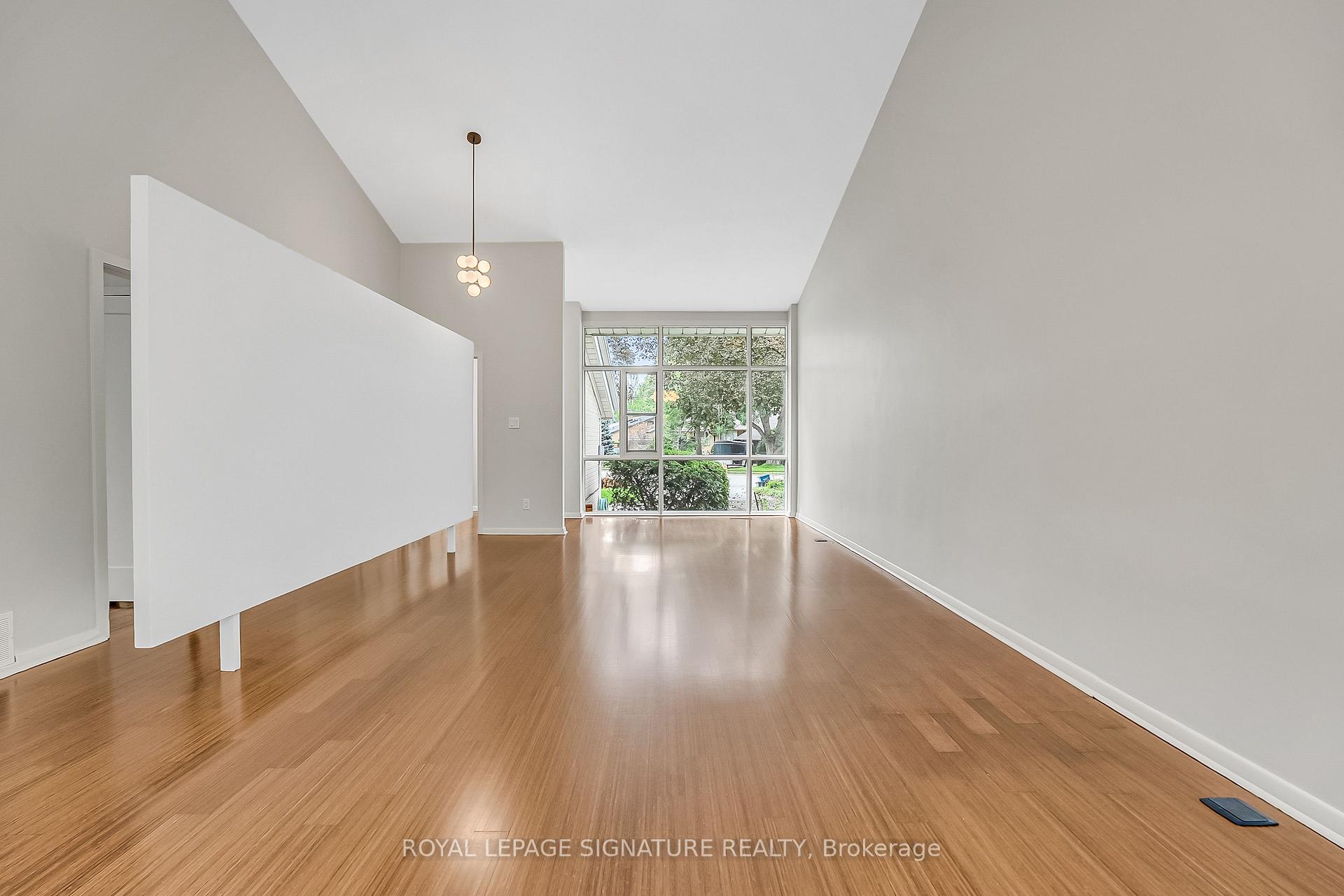 Photo 8 of 155 Three Valleys Drive, North York, Parkwoods-Donalda — HOMEH