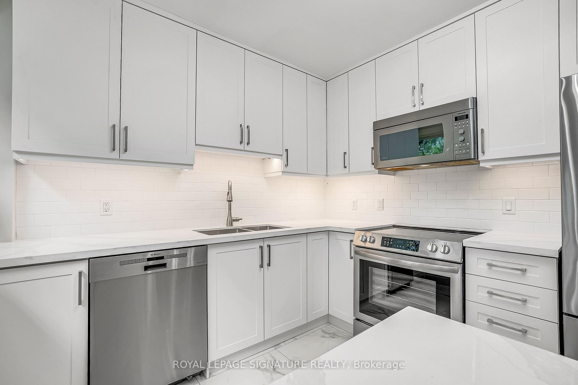 Photo 13 of 155 Three Valleys Drive, North York, Parkwoods-Donalda — HOMEH