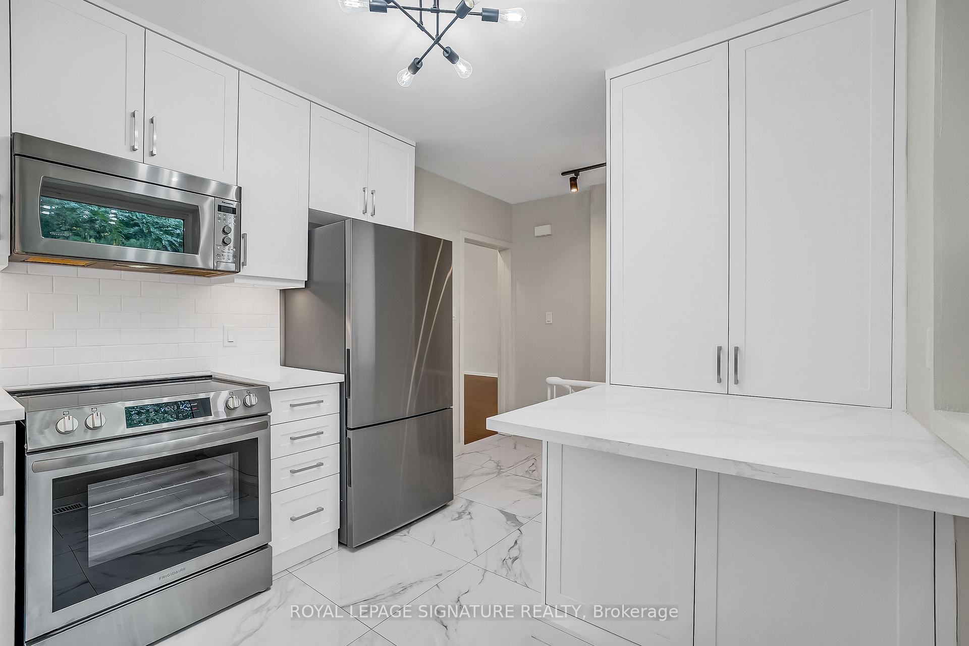Photo 14 of 155 Three Valleys Drive, North York, Parkwoods-Donalda — HOMEH