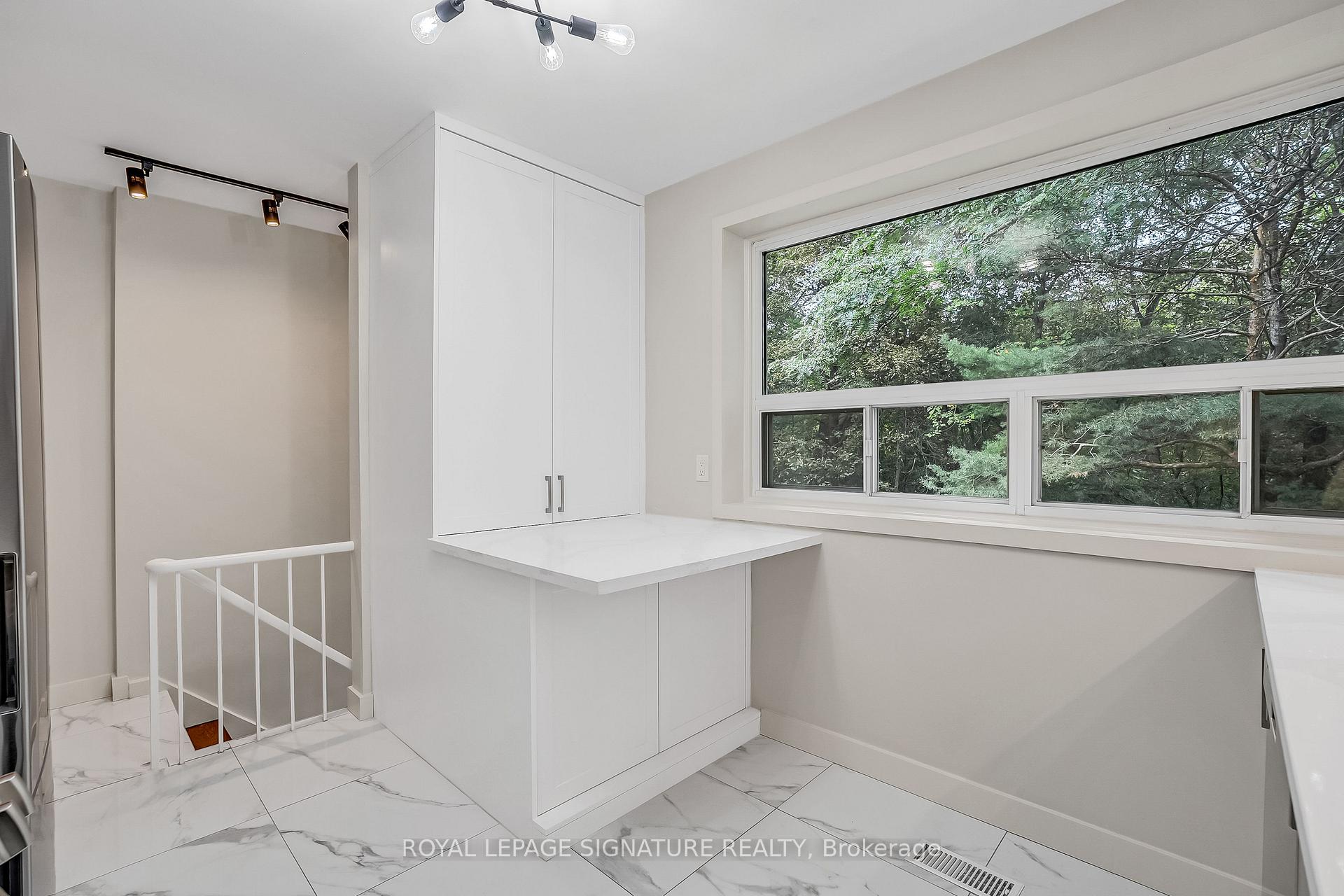 Photo 15 of 155 Three Valleys Drive, North York, Parkwoods-Donalda — HOMEH