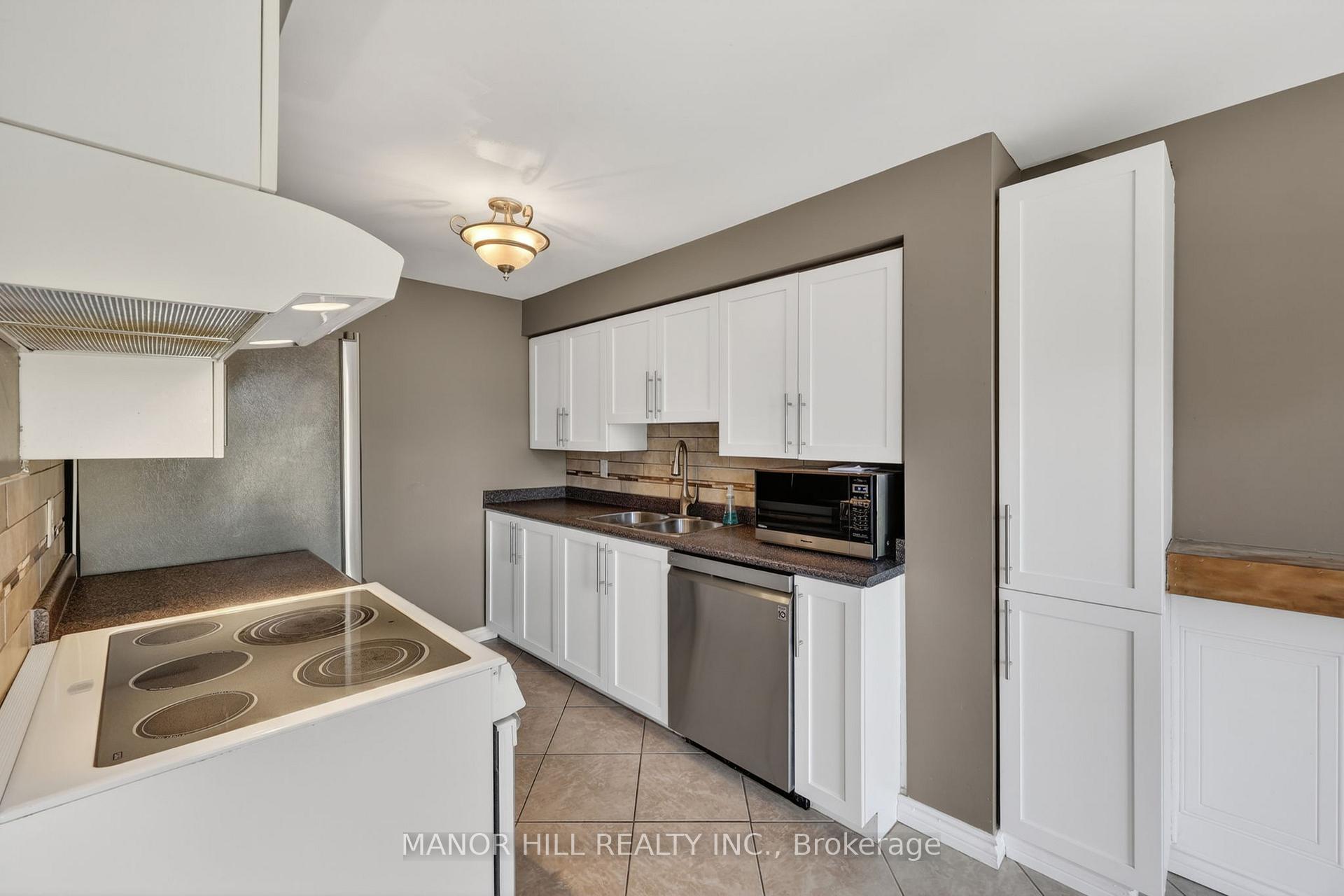 Photo 3 of 62 Monarchy Street, Barrie, Innis-Shore — HOMEH