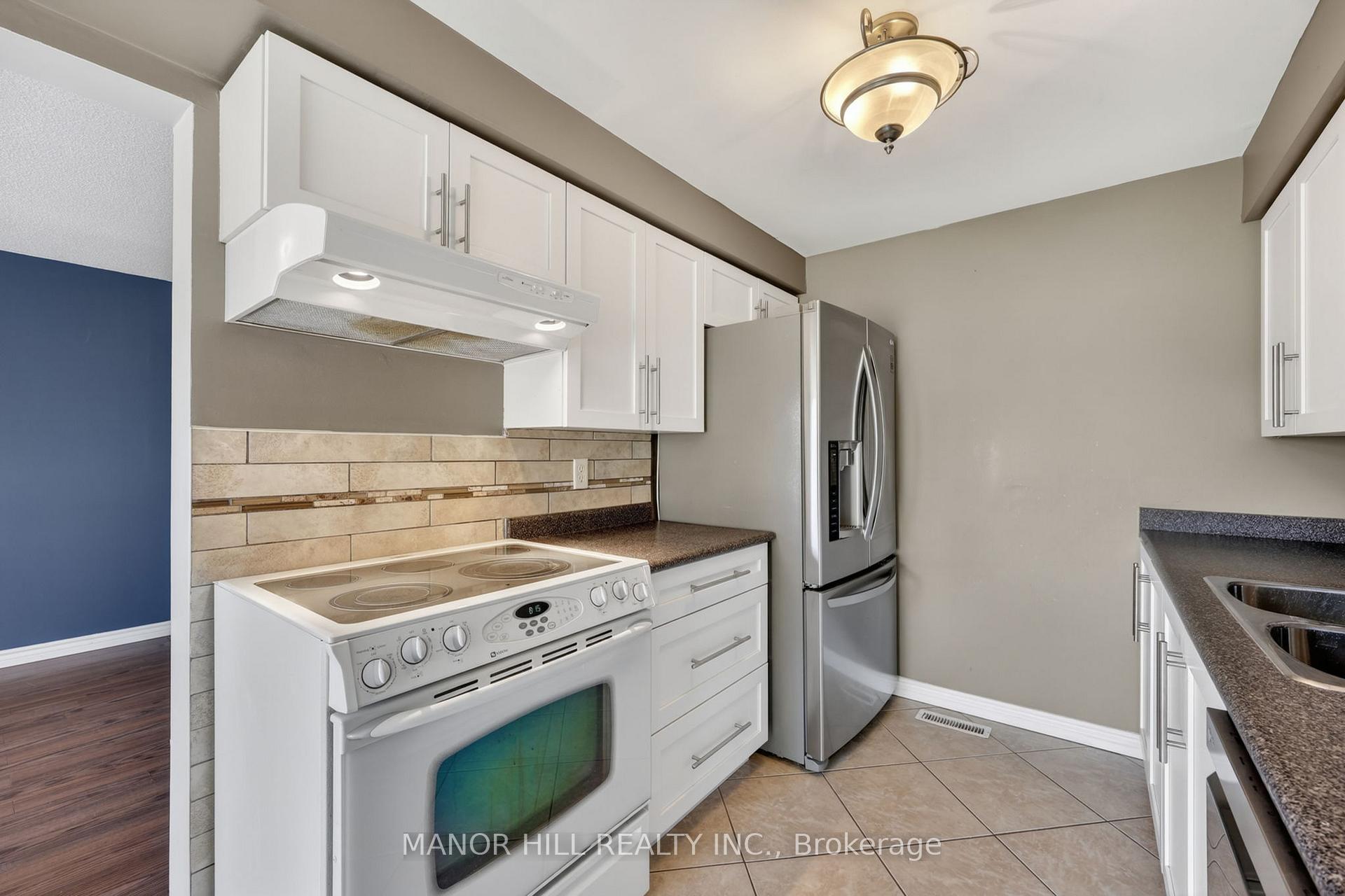 Photo 4 of 62 Monarchy Street, Barrie, Innis-Shore — HOMEH