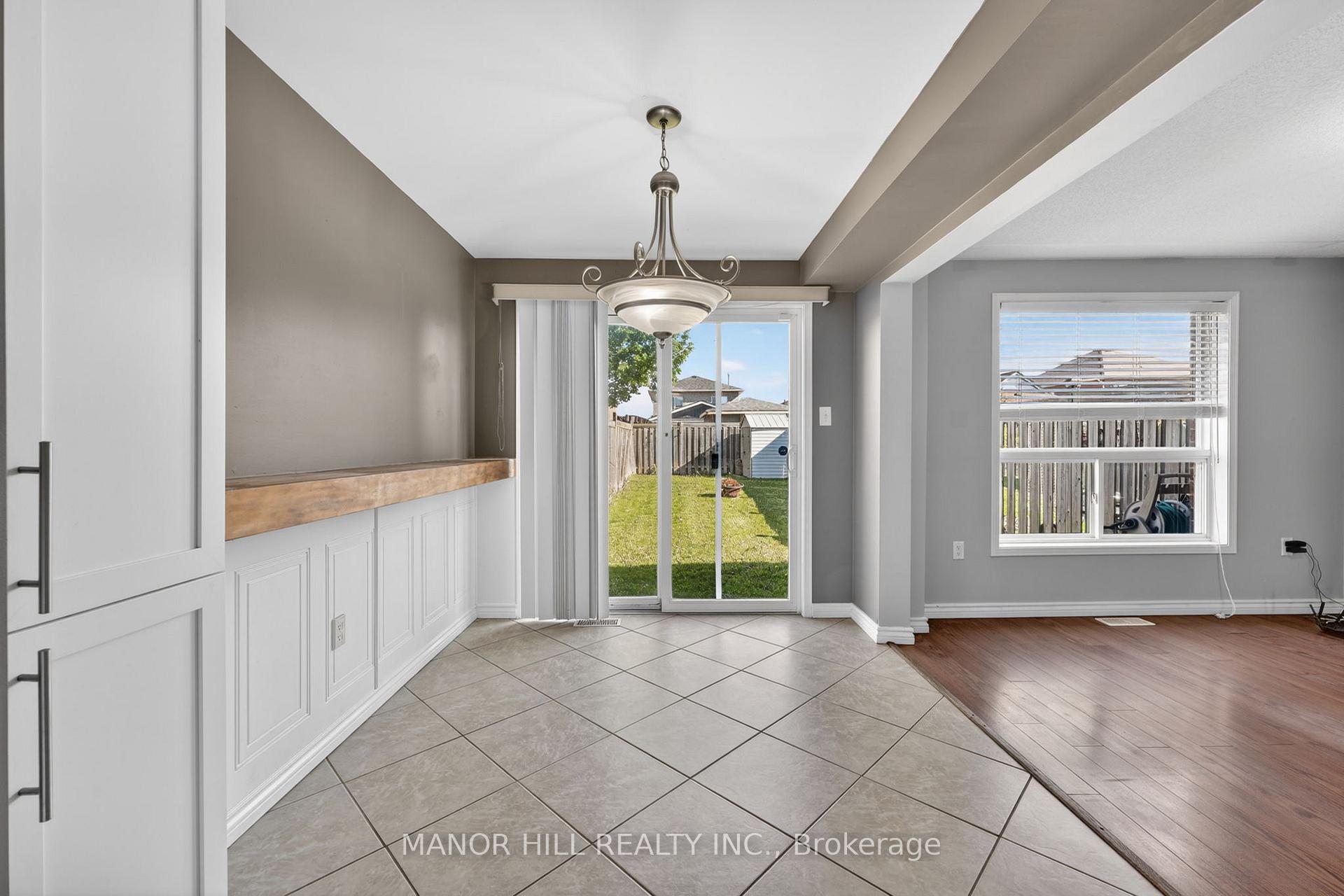 Photo 5 of 62 Monarchy Street, Barrie, Innis-Shore — HOMEH