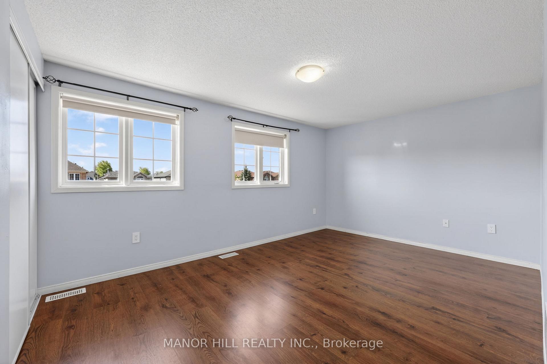 Photo 8 of 62 Monarchy Street, Barrie, Innis-Shore — HOMEH