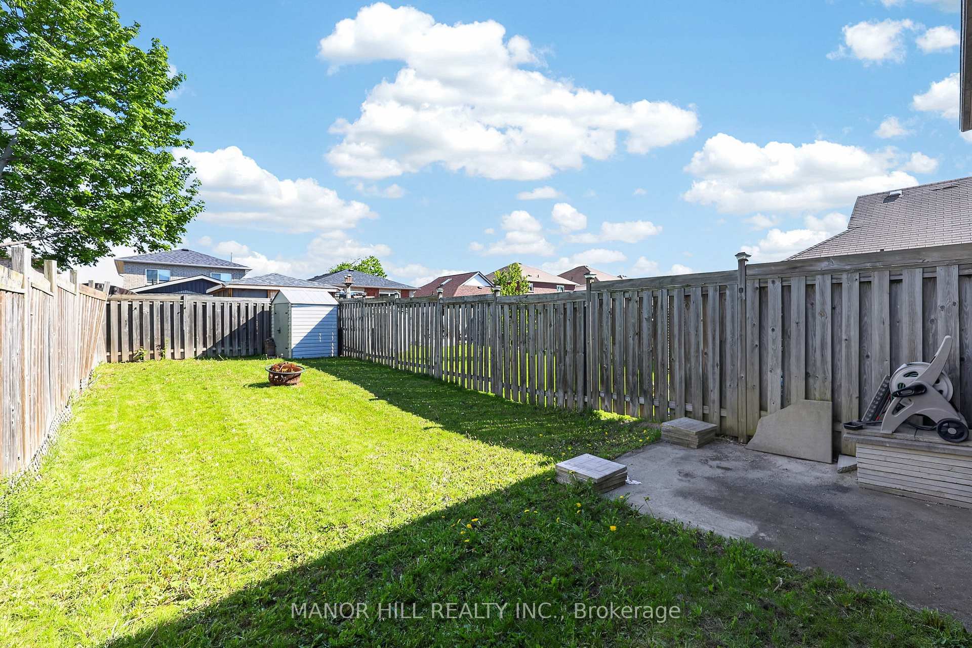 Photo 13 of 62 Monarchy Street, Barrie, Innis-Shore — HOMEH