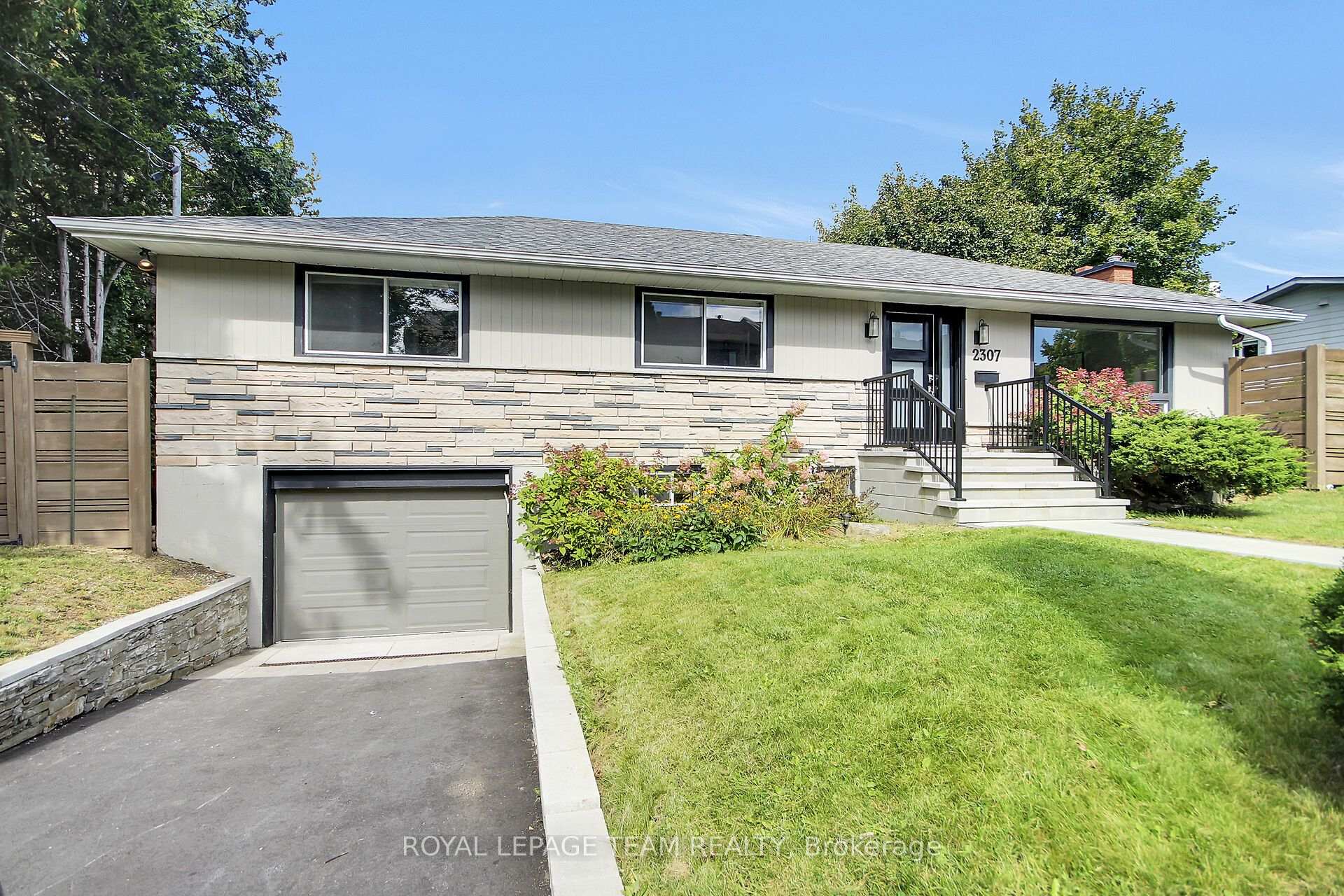 Photo 2 of 2307 Walsh Avenue, Ottawa, Woodroffe — HOMEH