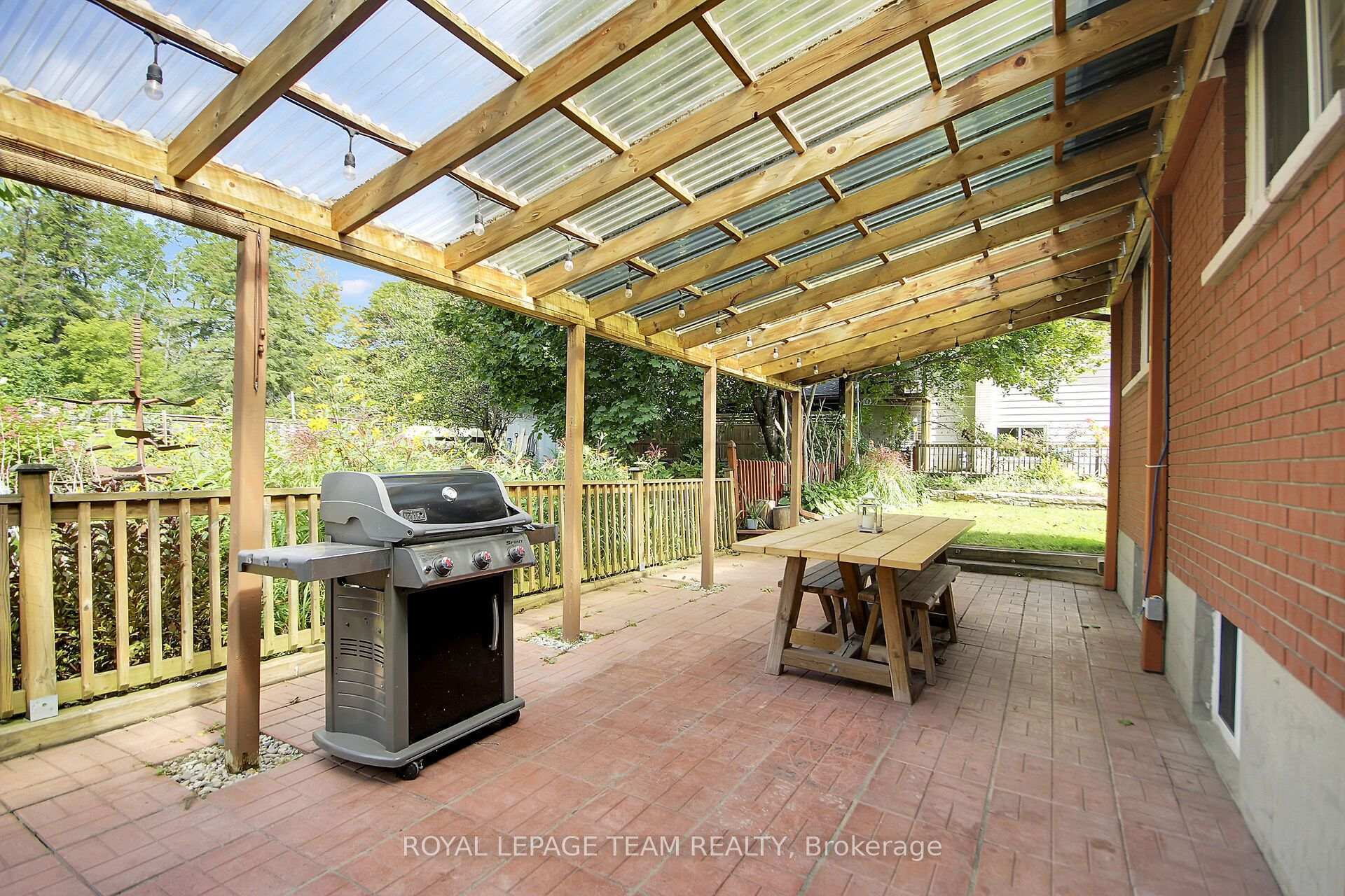 Photo 33 of 2307 Walsh Avenue, Ottawa, Woodroffe — HOMEH