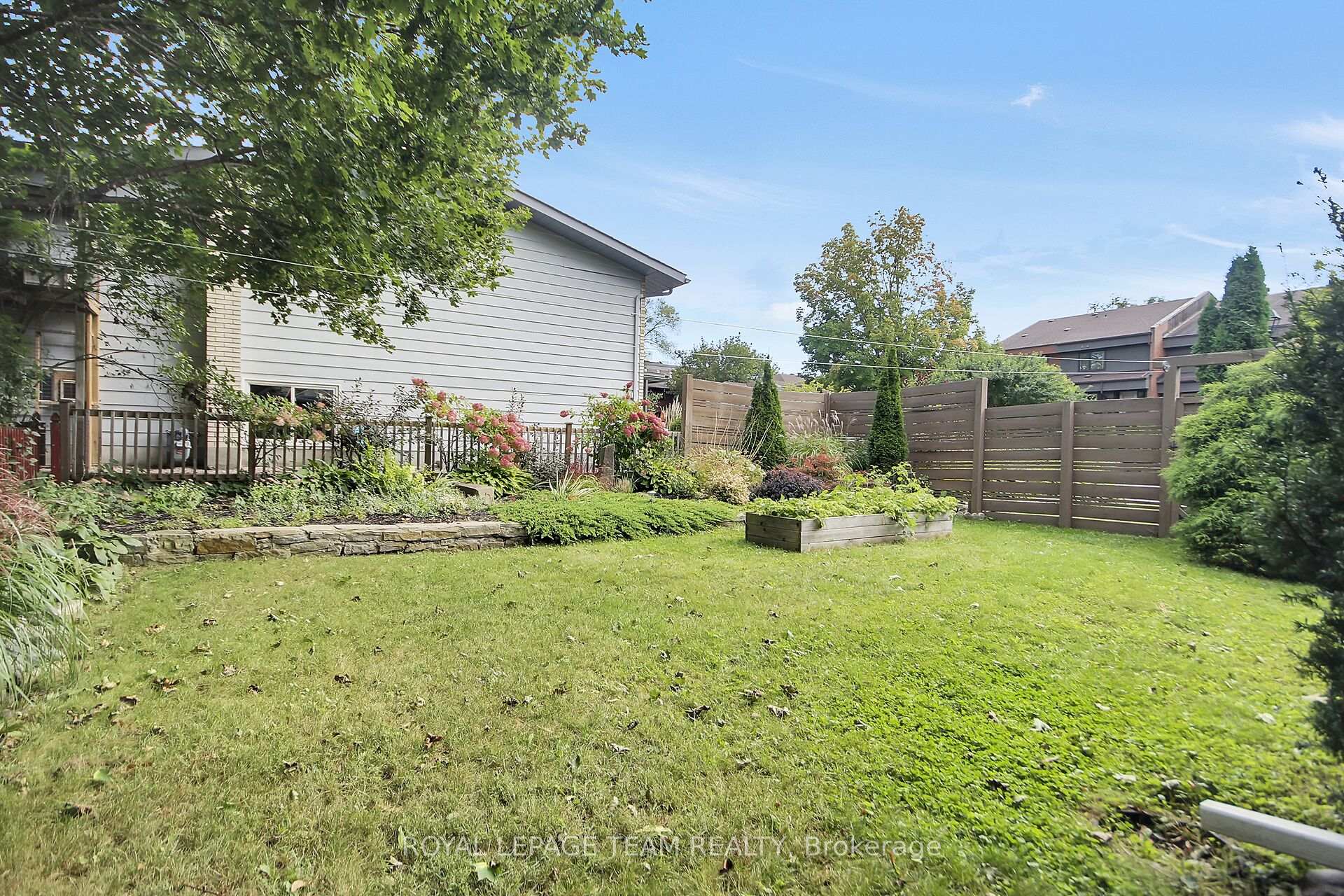 Photo 37 of 2307 Walsh Avenue, Ottawa, Woodroffe — HOMEH