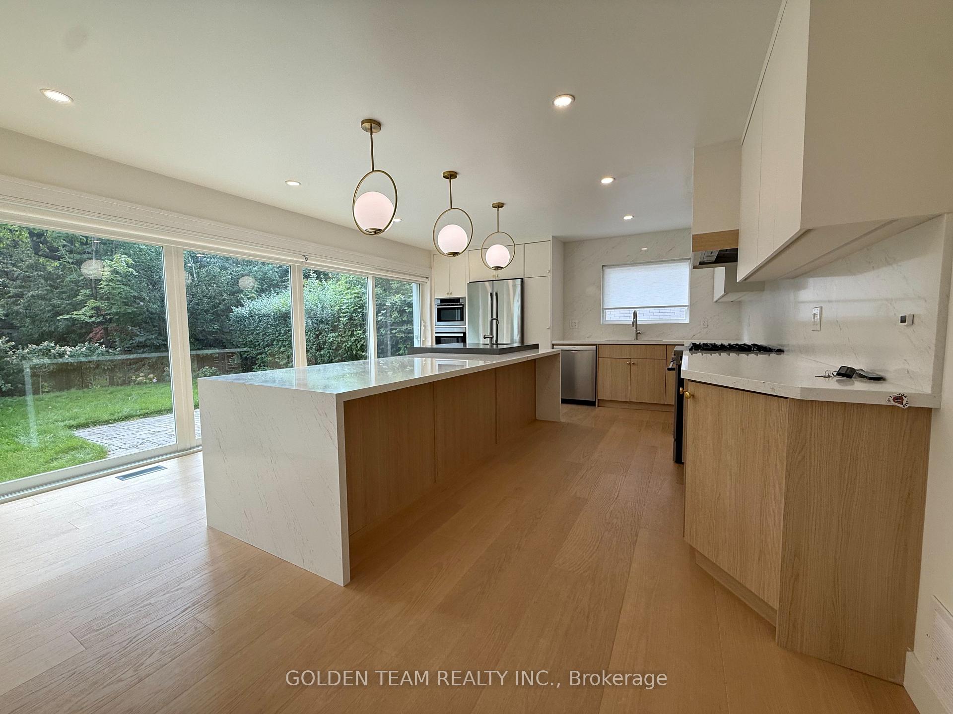 Photo 4 of 4 Knollview Crescent, North York, Bayview Village — HOMEH