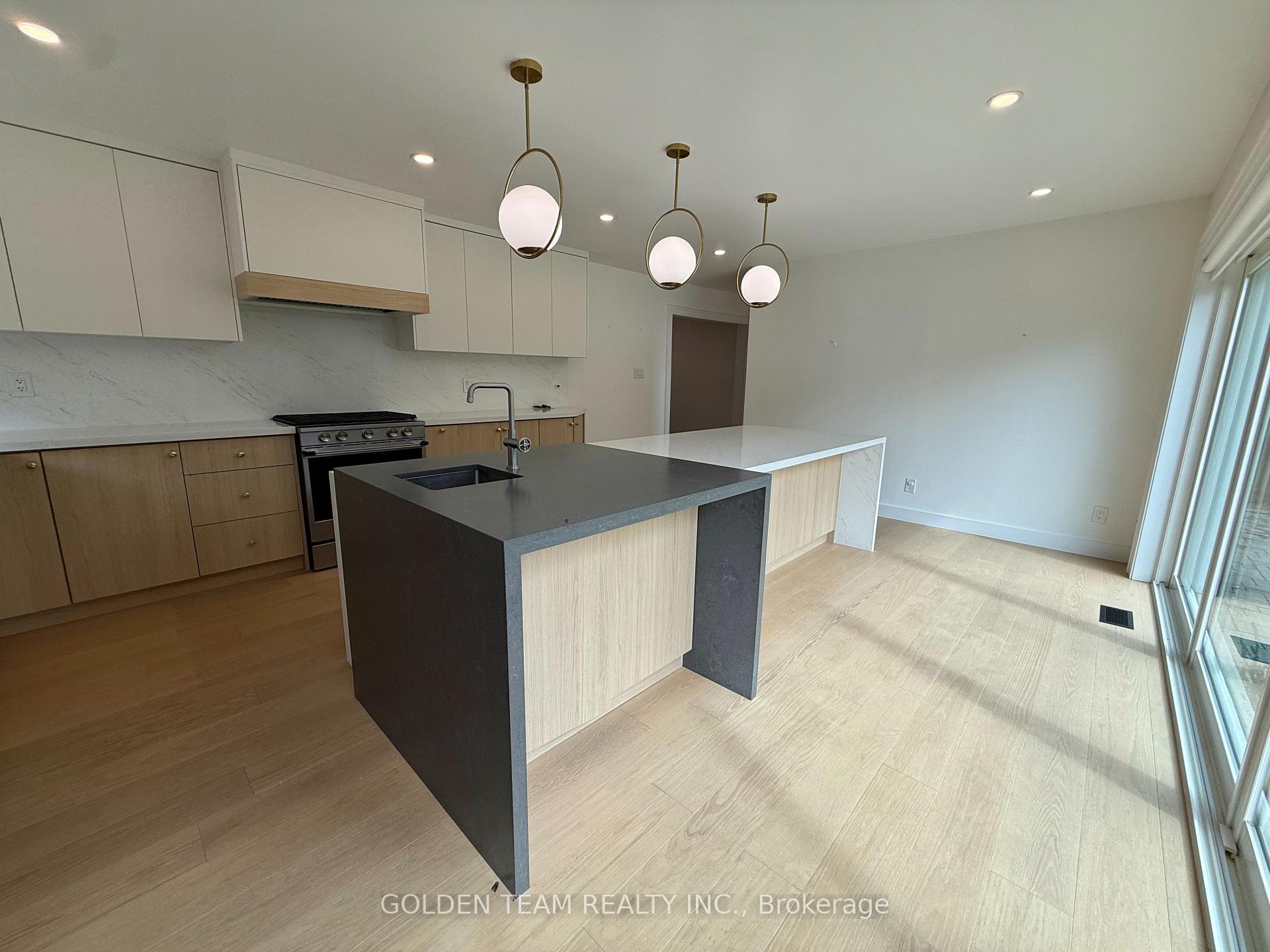 Photo 5 of 4 Knollview Crescent, North York, Bayview Village — HOMEH
