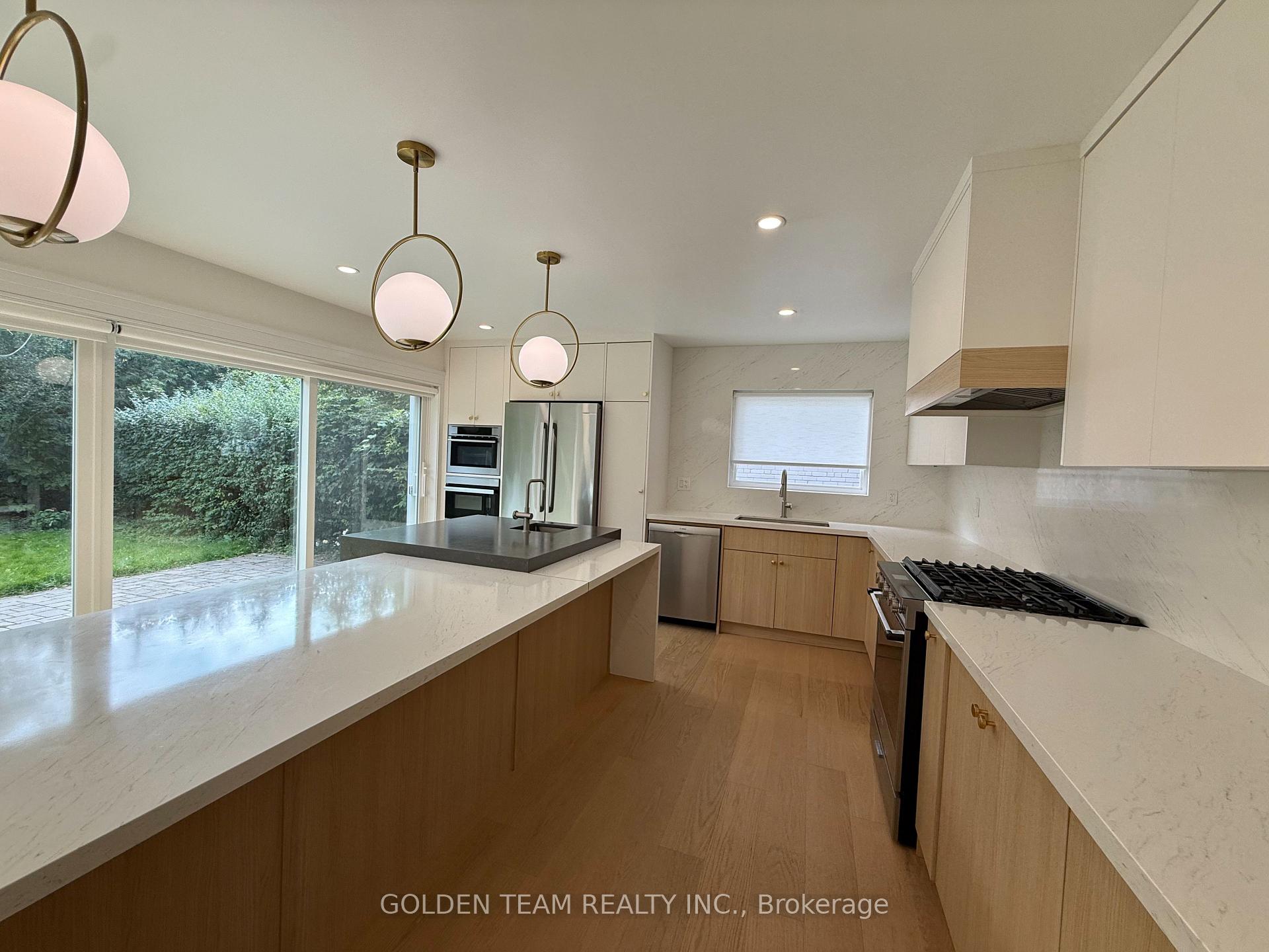 Photo 6 of 4 Knollview Crescent, North York, Bayview Village — HOMEH