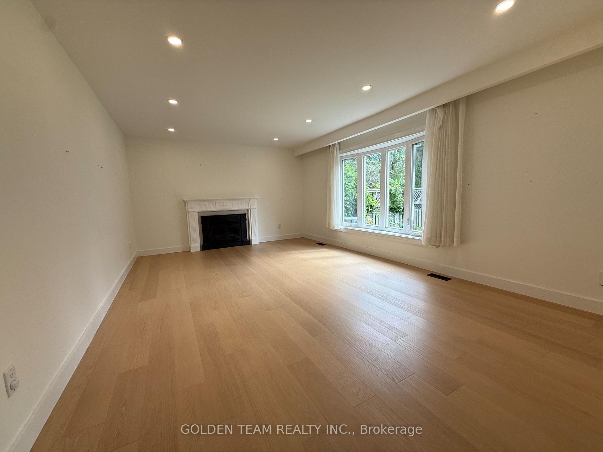 Photo 7 of 4 Knollview Crescent, North York, Bayview Village — HOMEH