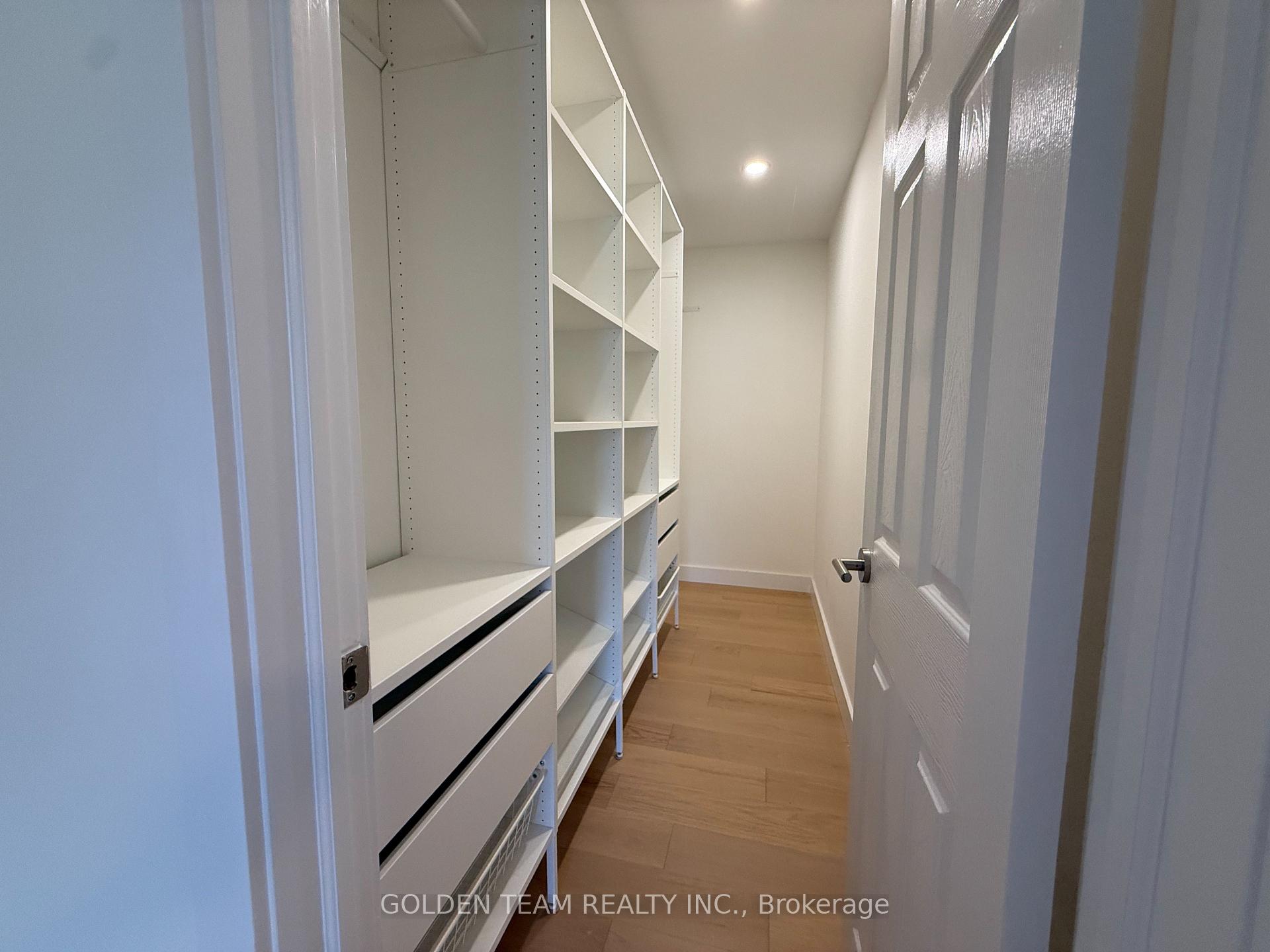 Photo 11 of 4 Knollview Crescent, North York, Bayview Village — HOMEH
