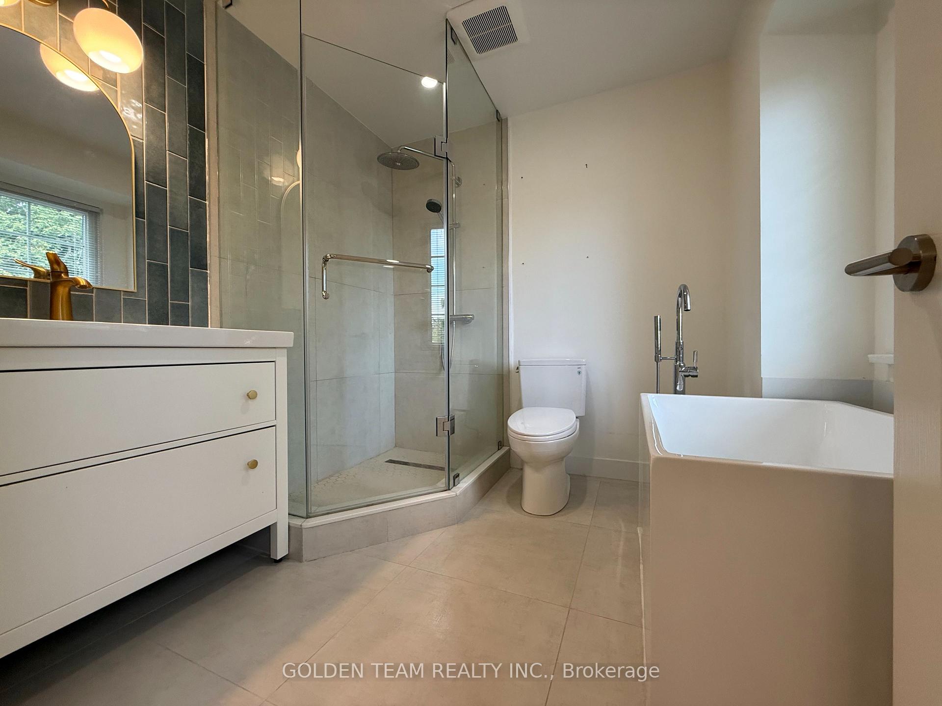 Photo 12 of 4 Knollview Crescent, North York, Bayview Village — HOMEH