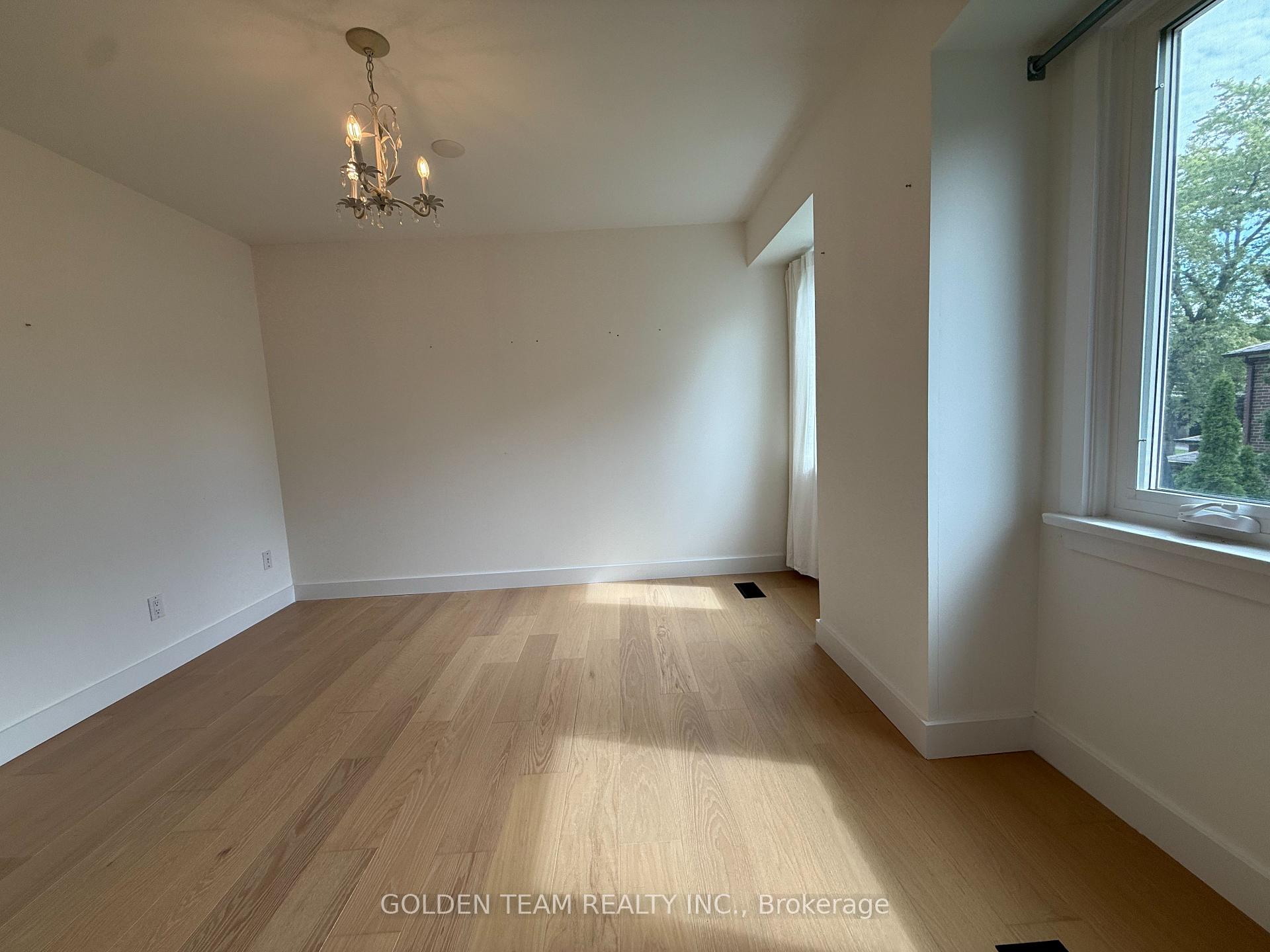 Photo 17 of 4 Knollview Crescent, North York, Bayview Village — HOMEH