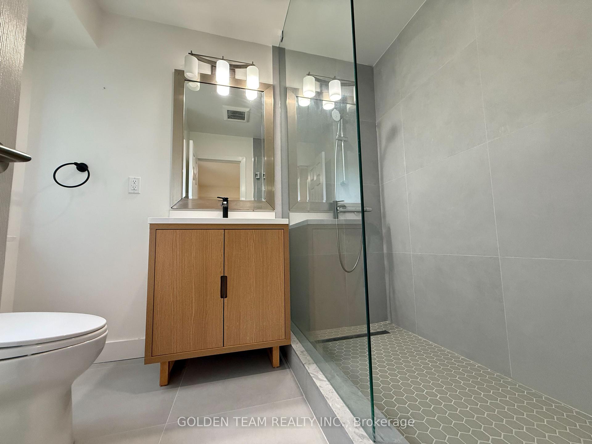 Photo 18 of 4 Knollview Crescent, North York, Bayview Village — HOMEH