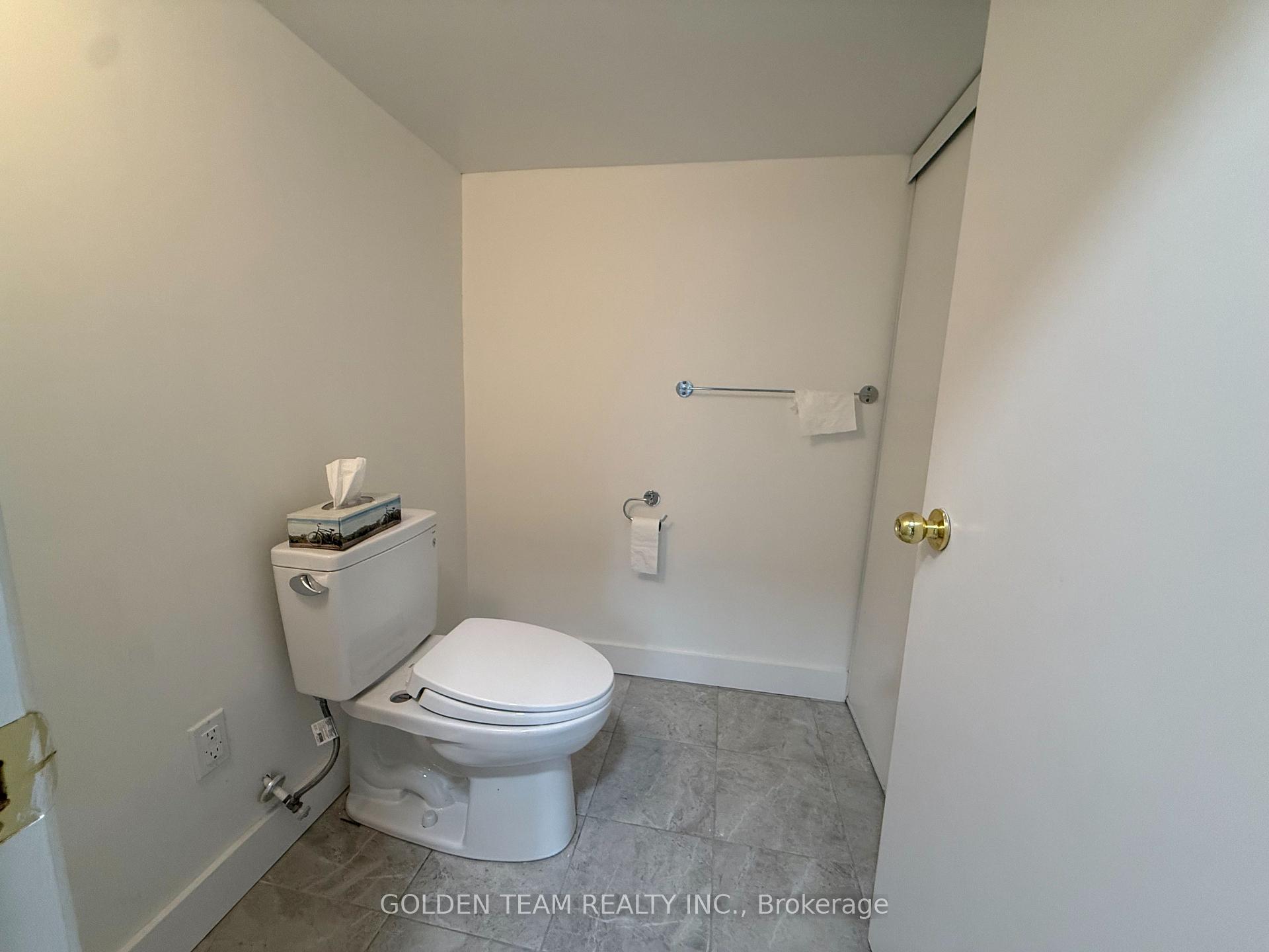 Photo 23 of 4 Knollview Crescent, North York, Bayview Village — HOMEH