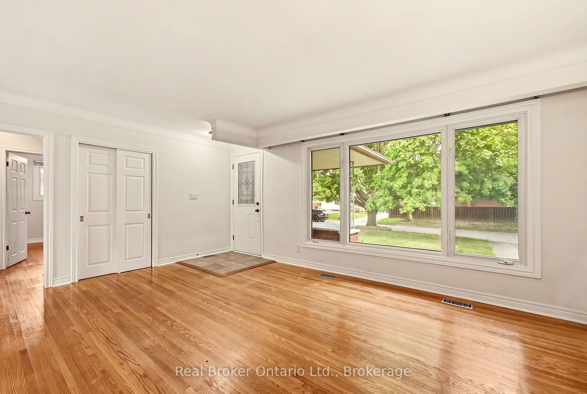 Photo 7 of 28 Brentwood Drive, St. Catharines, Carlton/Bunting — HOMEH