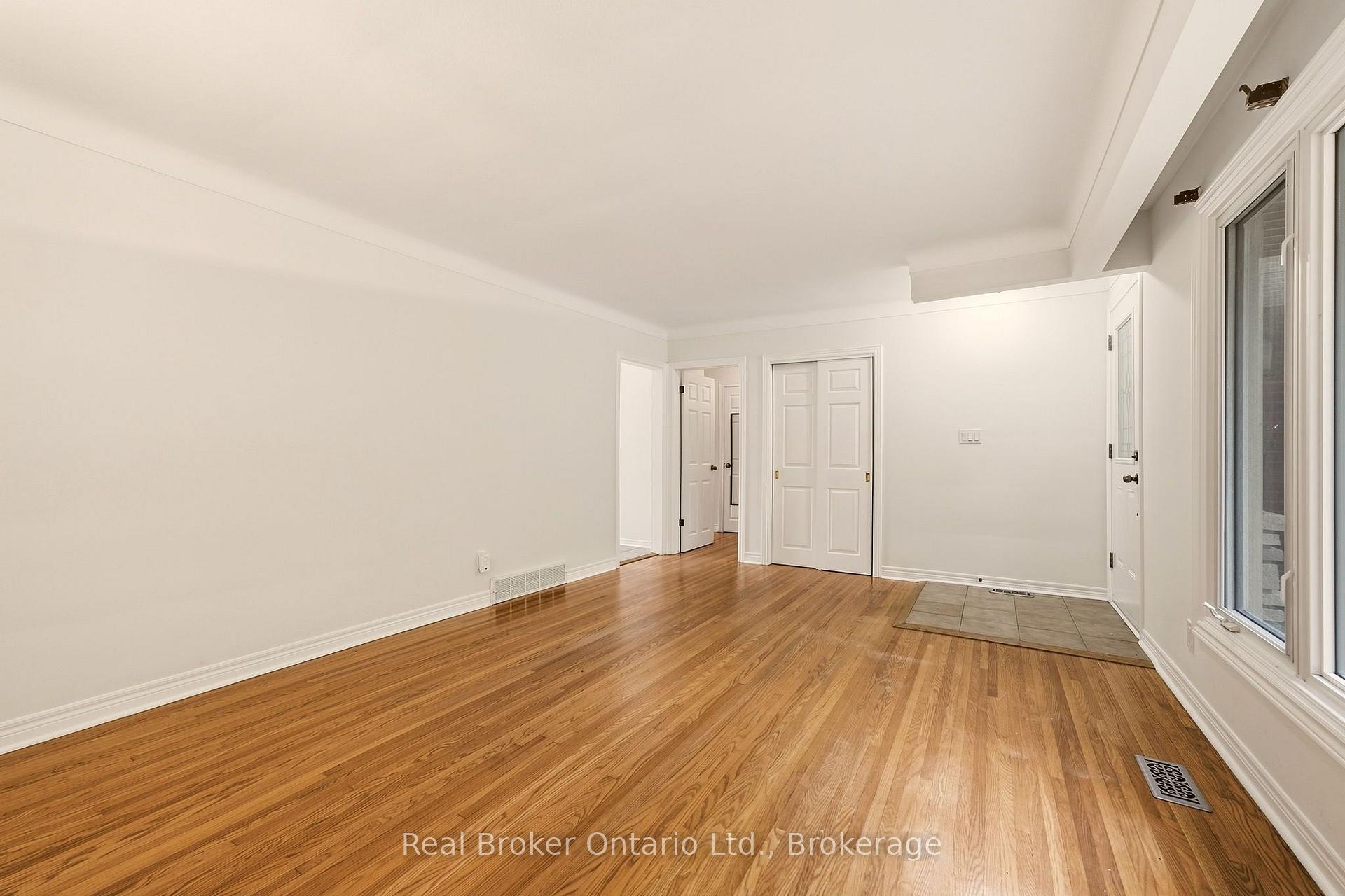 Photo 8 of 28 Brentwood Drive, St. Catharines, Carlton/Bunting — HOMEH