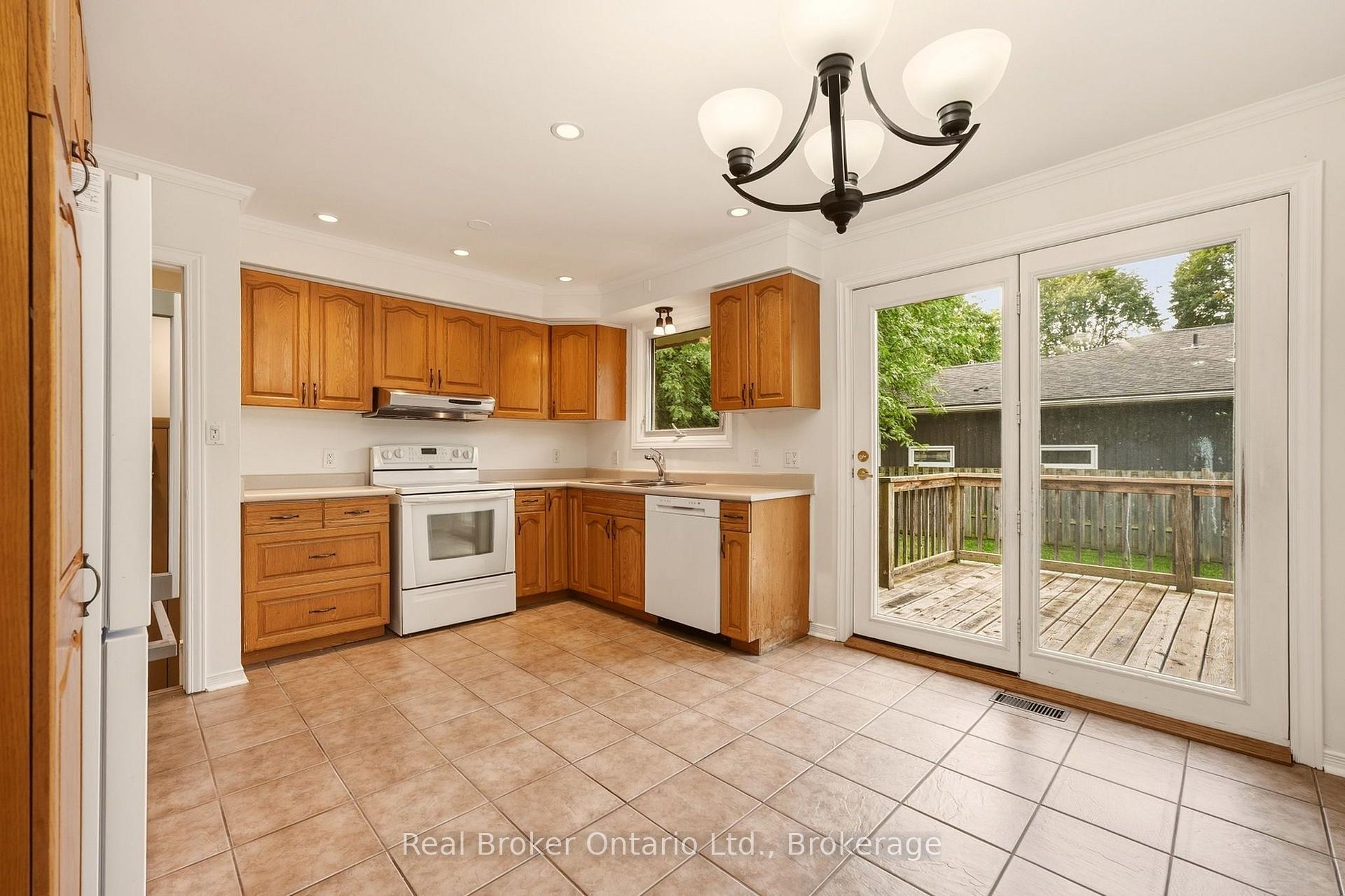 Photo 9 of 28 Brentwood Drive, St. Catharines, Carlton/Bunting — HOMEH