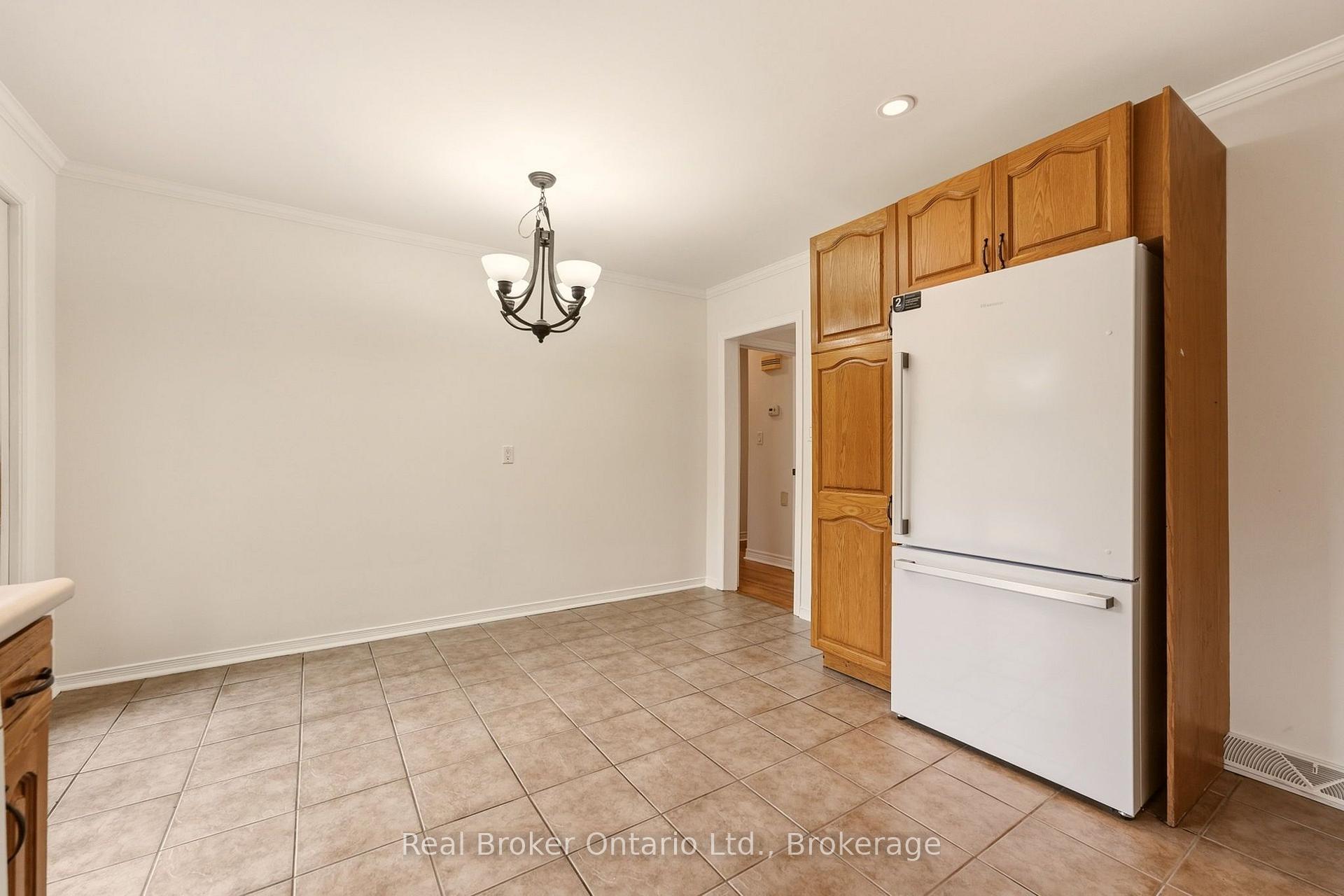 Photo 11 of 28 Brentwood Drive, St. Catharines, Carlton/Bunting — HOMEH