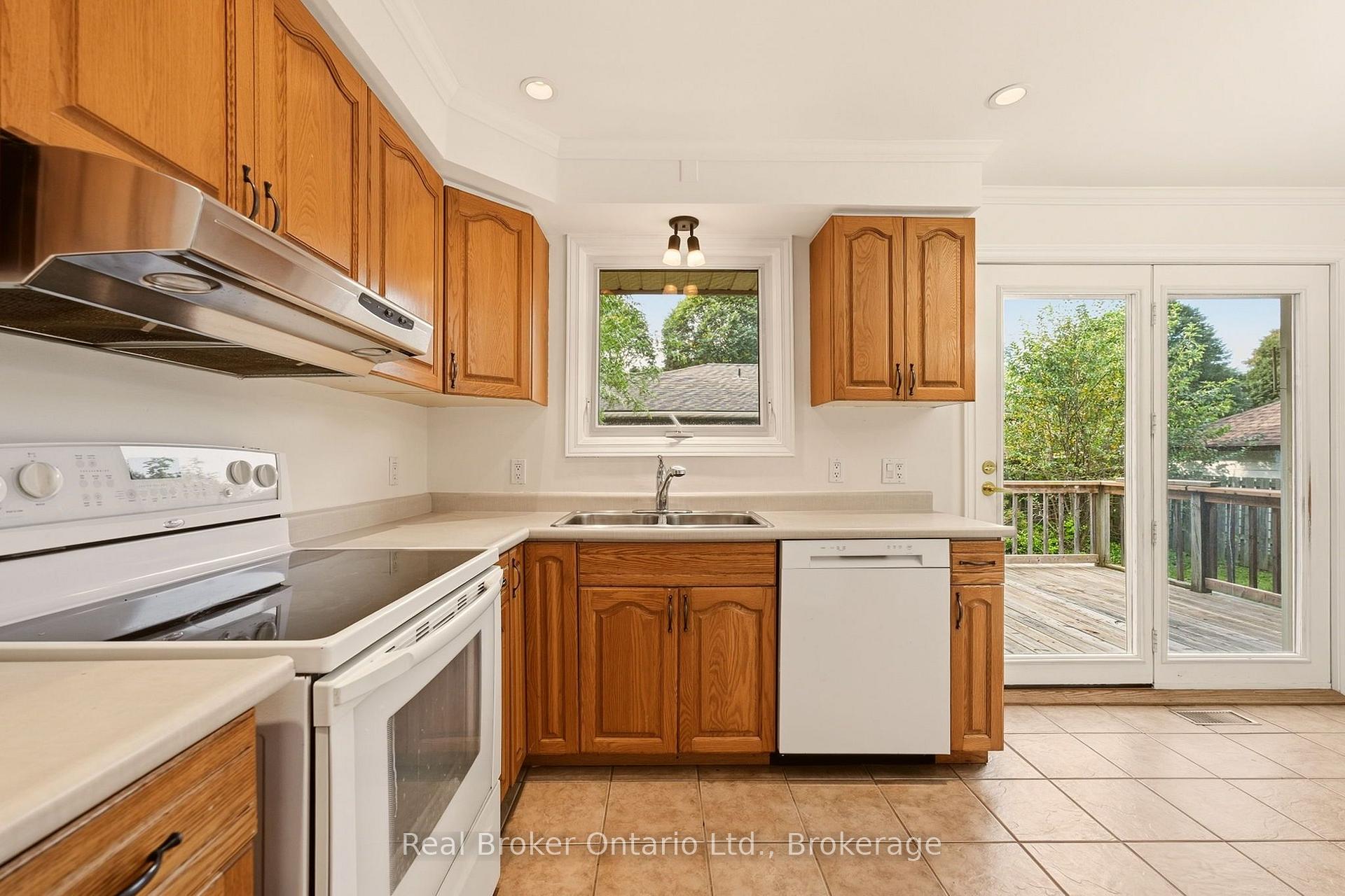 Photo 12 of 28 Brentwood Drive, St. Catharines, Carlton/Bunting — HOMEH