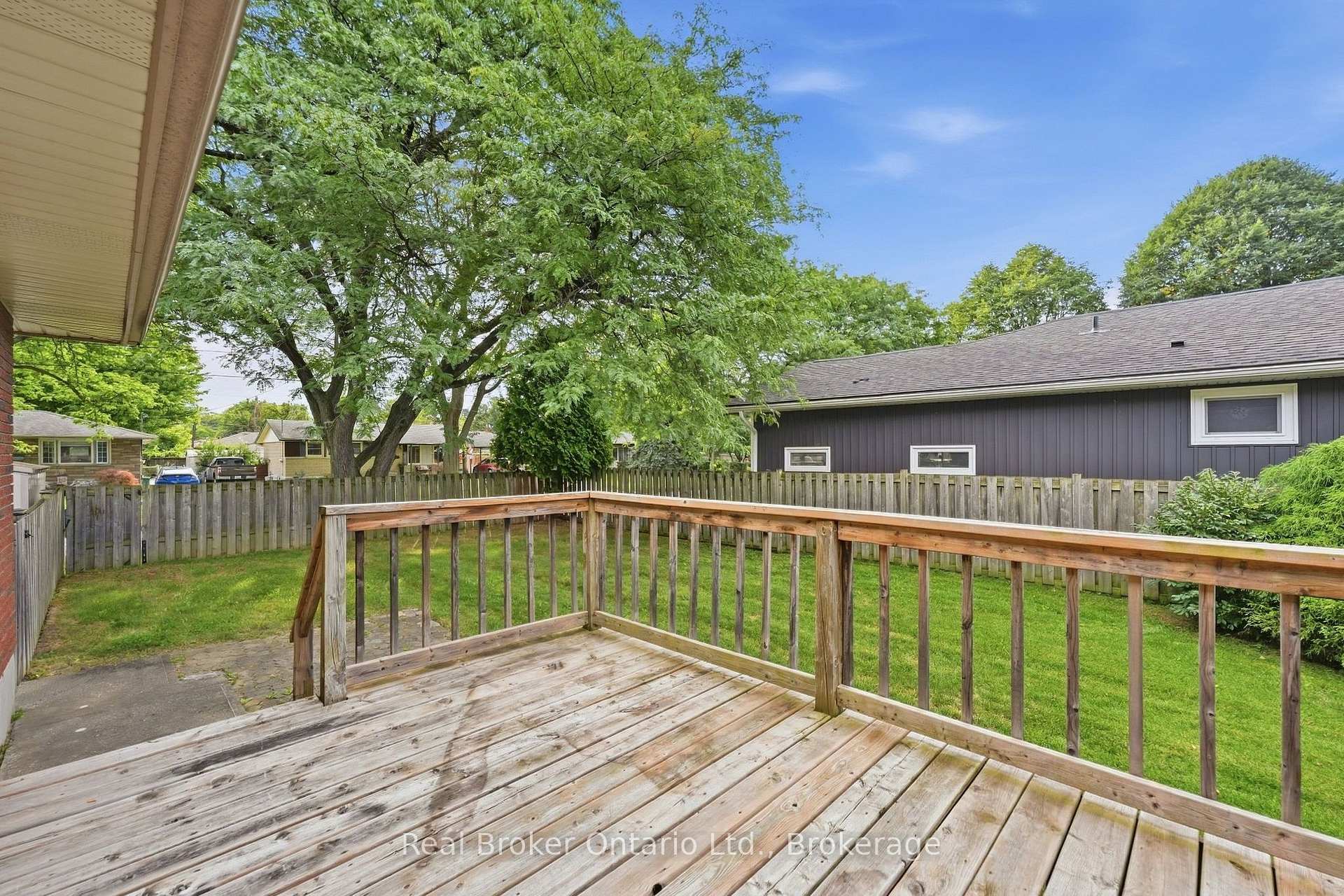 Photo 36 of 28 Brentwood Drive, St. Catharines, Carlton/Bunting — HOMEH