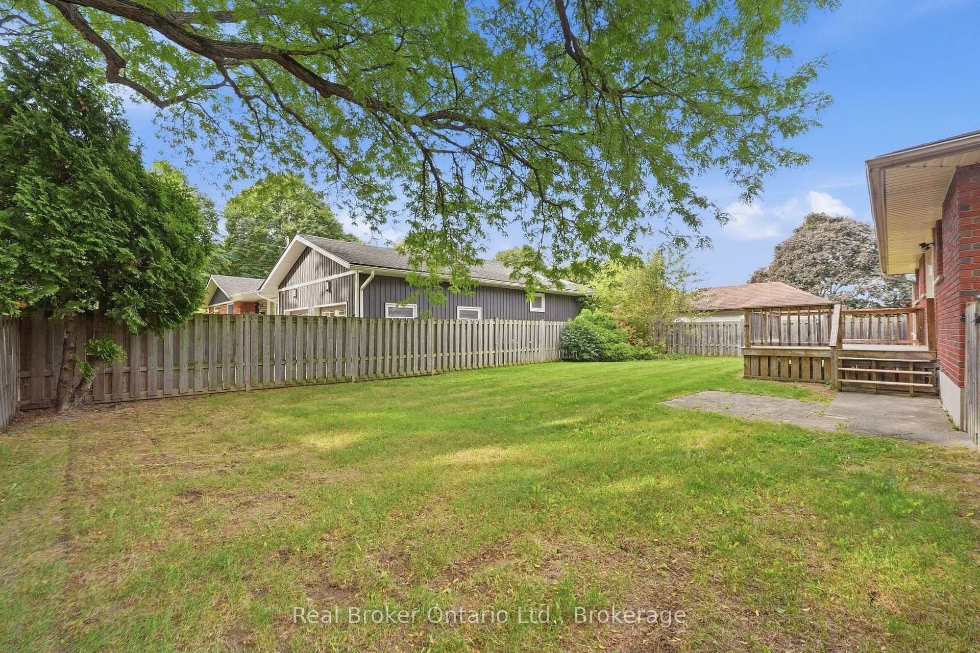 Photo 37 of 28 Brentwood Drive, St. Catharines, Carlton/Bunting — HOMEH