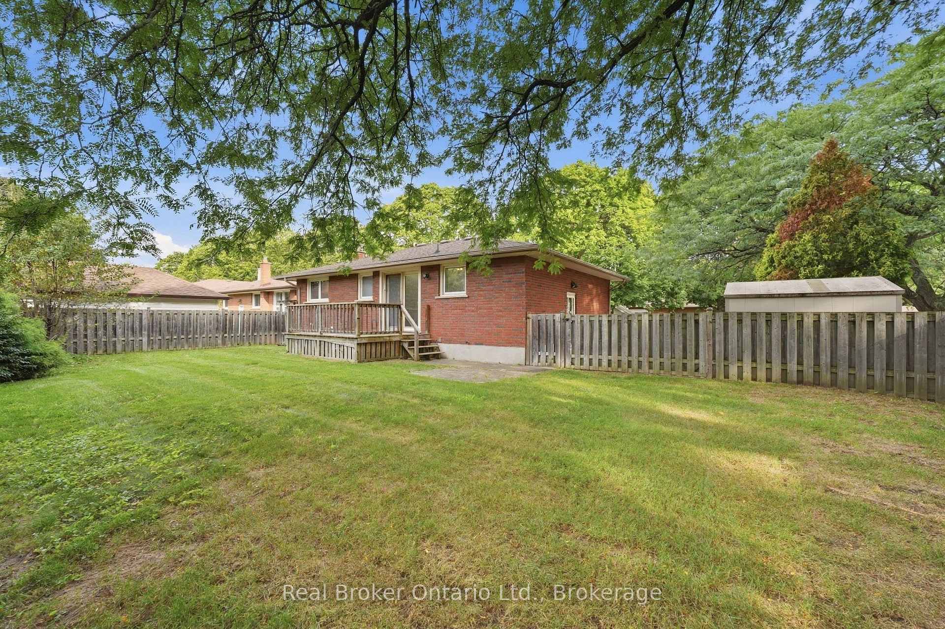 Photo 38 of 28 Brentwood Drive, St. Catharines, Carlton/Bunting — HOMEH