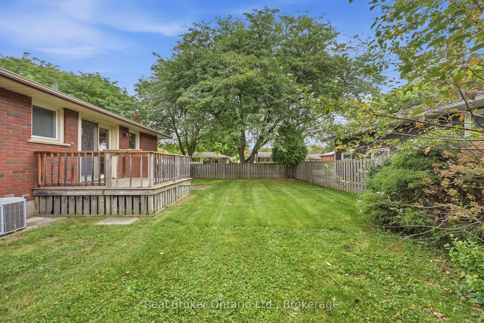 Photo 39 of 28 Brentwood Drive, St. Catharines, Carlton/Bunting — HOMEH