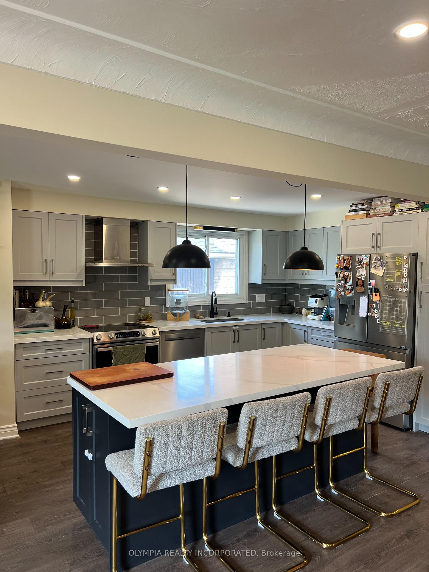 Photo 2 of 8045 Thorton Street, Niagara Falls, Ascot — HOMEH
