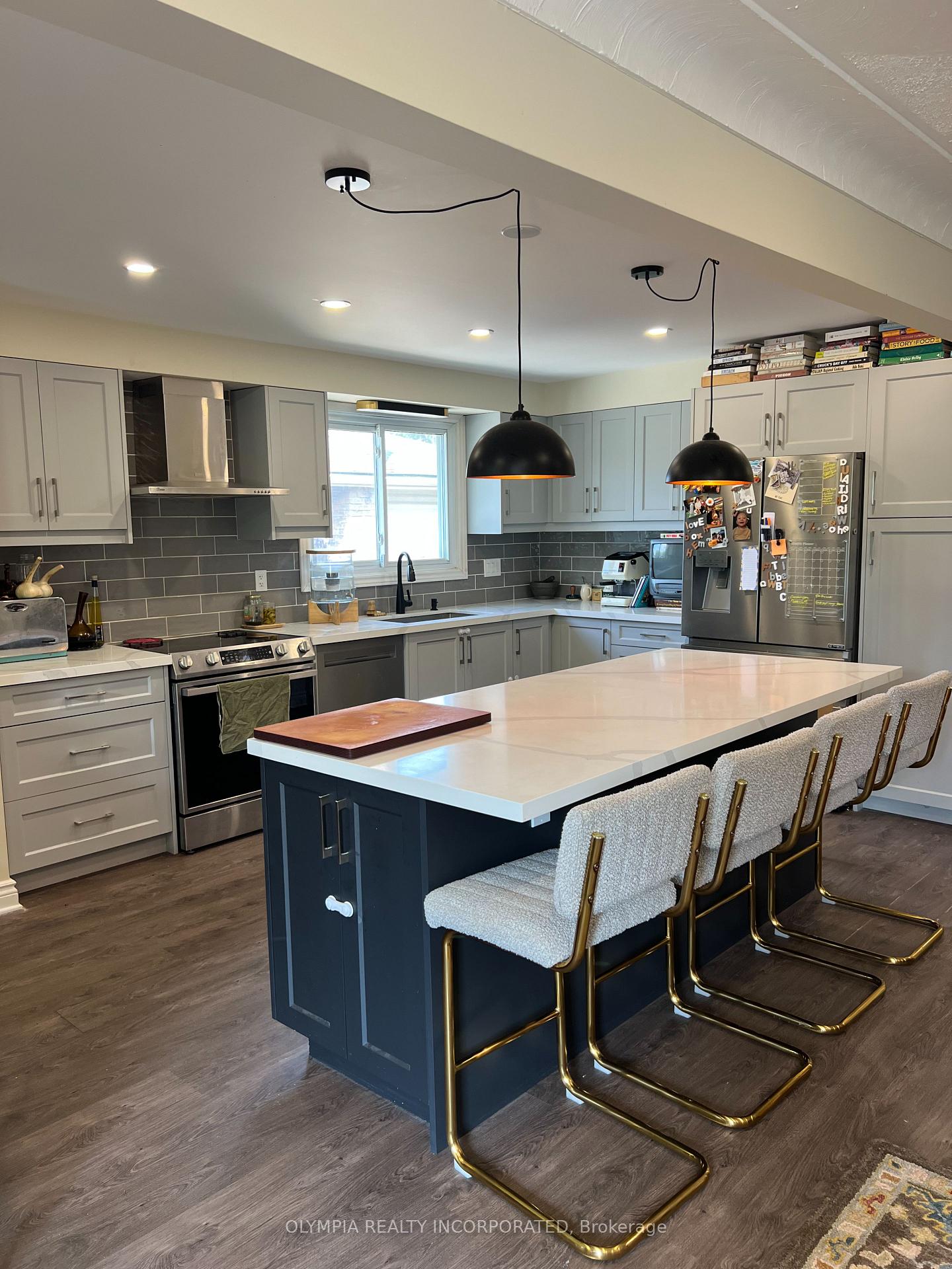 Photo 3 of 8045 Thorton Street, Niagara Falls, Ascot — HOMEH