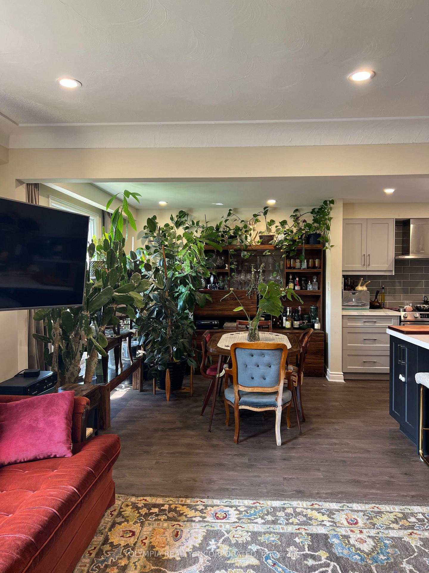 Photo 11 of 8045 Thorton Street, Niagara Falls, Ascot — HOMEH