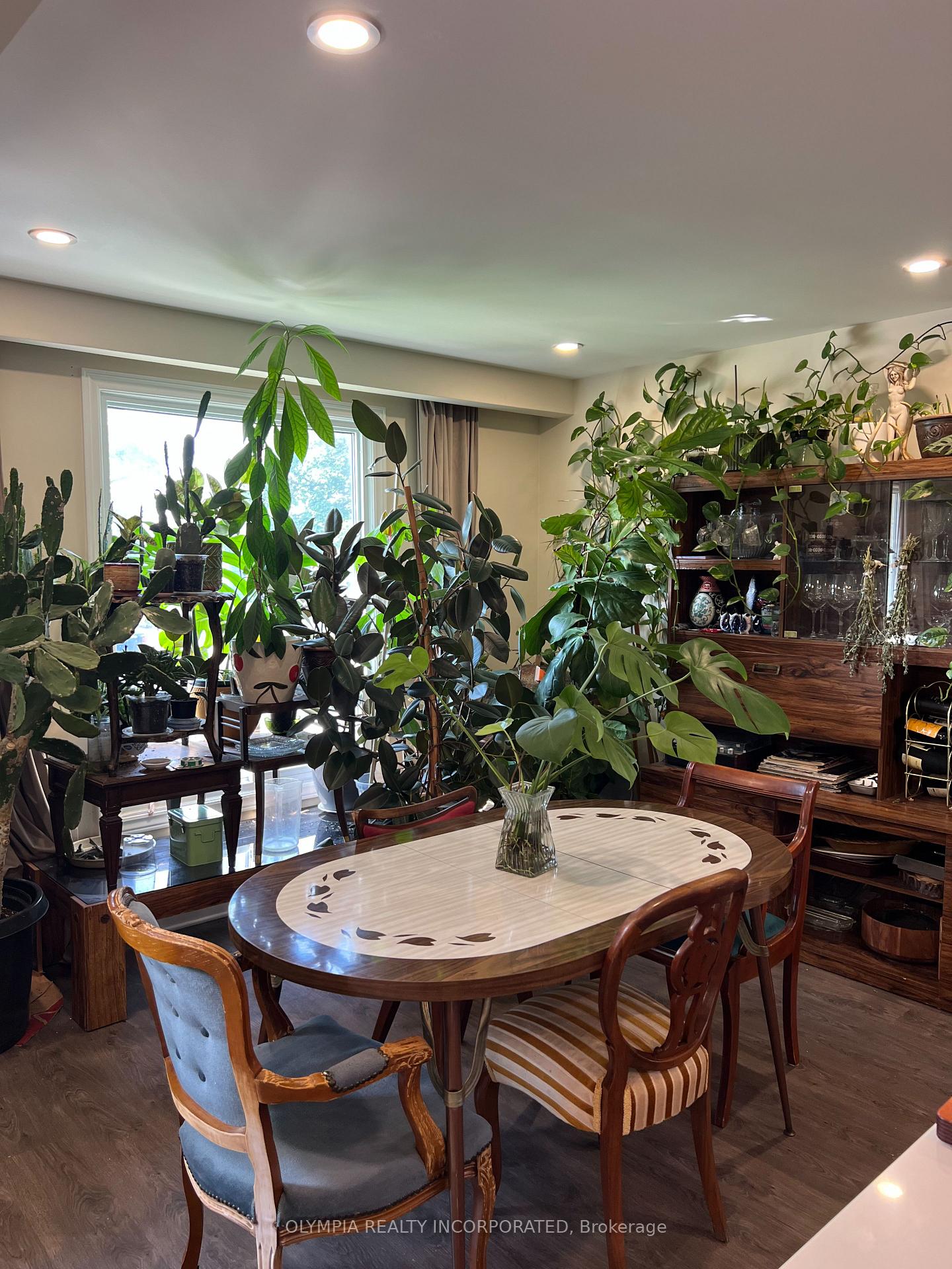 Photo 12 of 8045 Thorton Street, Niagara Falls, Ascot — HOMEH