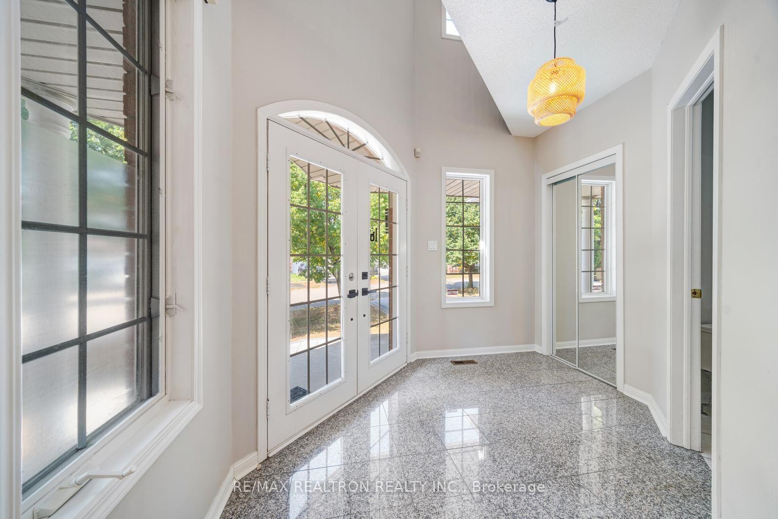 Photo 3 of 18 Formosa Drive, Richmond Hill, Rouge Woods — HOMEH