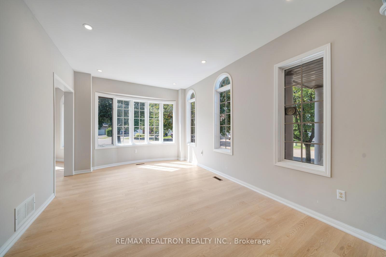 Photo 7 of 18 Formosa Drive, Richmond Hill, Rouge Woods — HOMEH