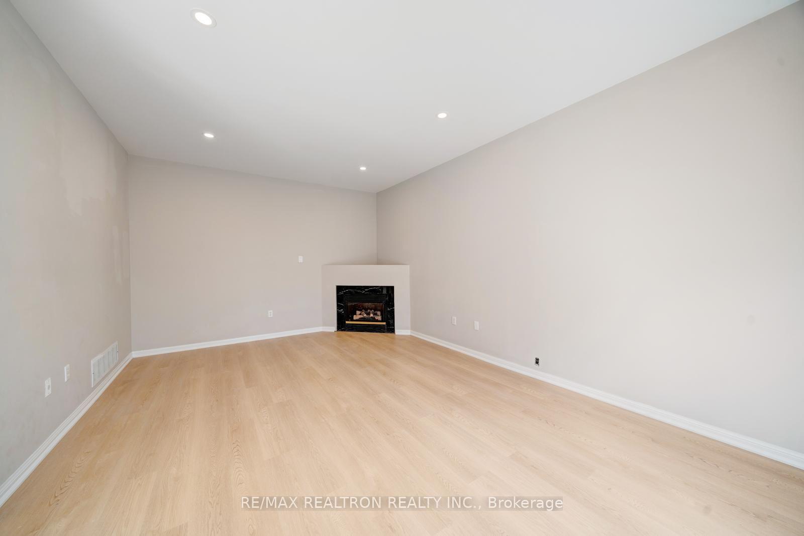 Photo 10 of 18 Formosa Drive, Richmond Hill, Rouge Woods — HOMEH