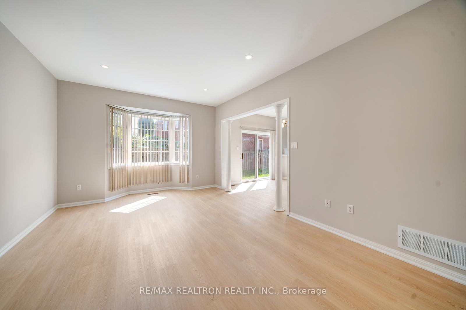 Photo 12 of 18 Formosa Drive, Richmond Hill, Rouge Woods — HOMEH