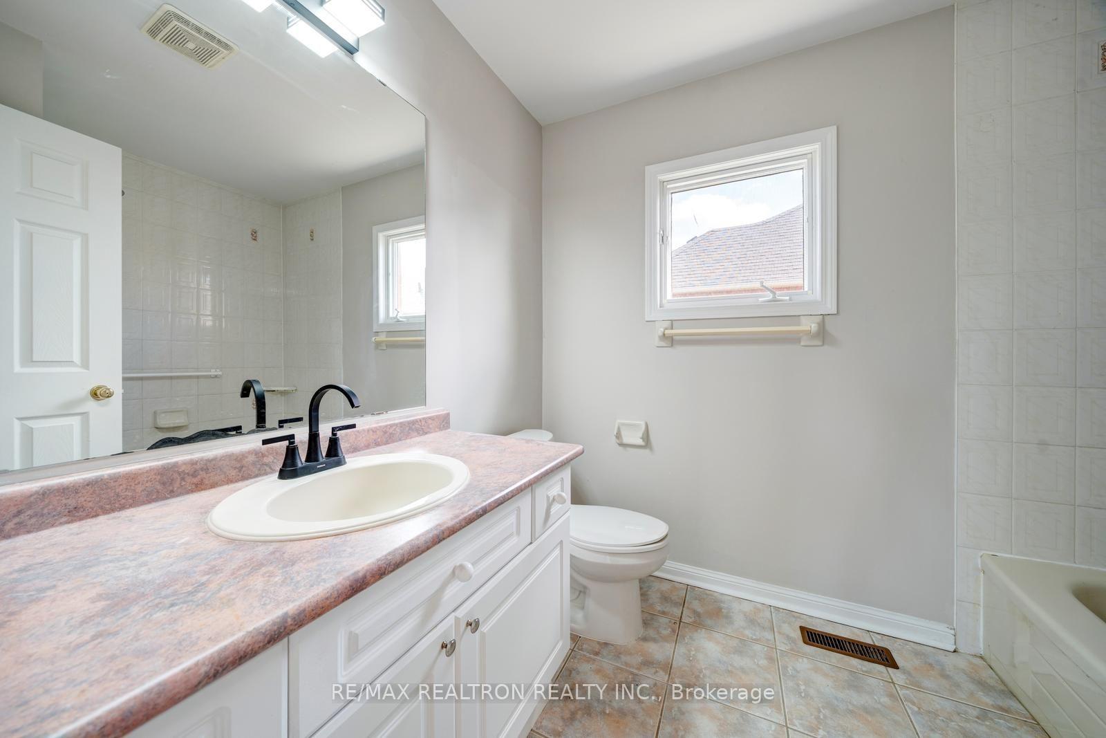 Photo 39 of 18 Formosa Drive, Richmond Hill, Rouge Woods — HOMEH