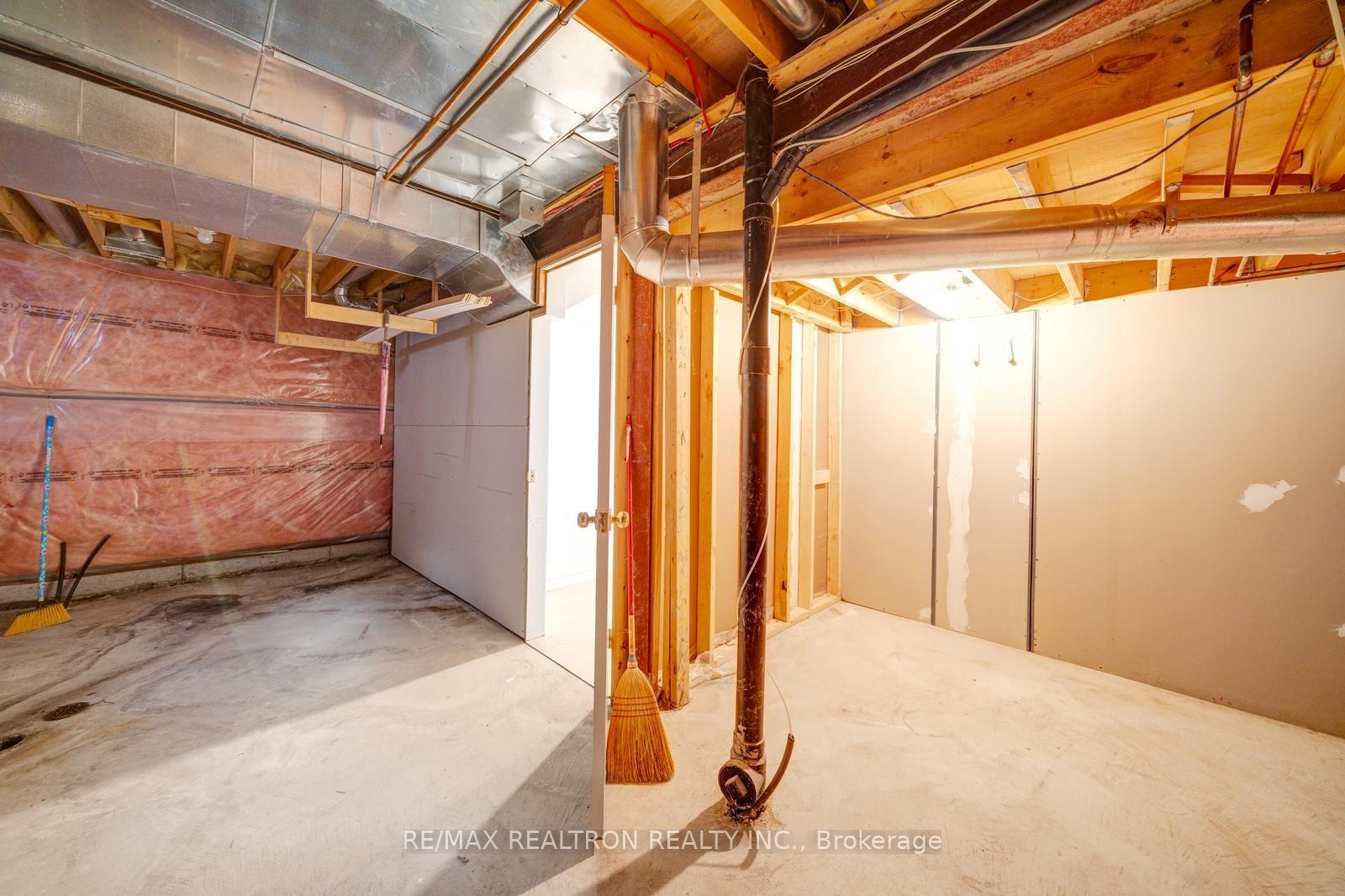 Photo 45 of 18 Formosa Drive, Richmond Hill, Rouge Woods — HOMEH