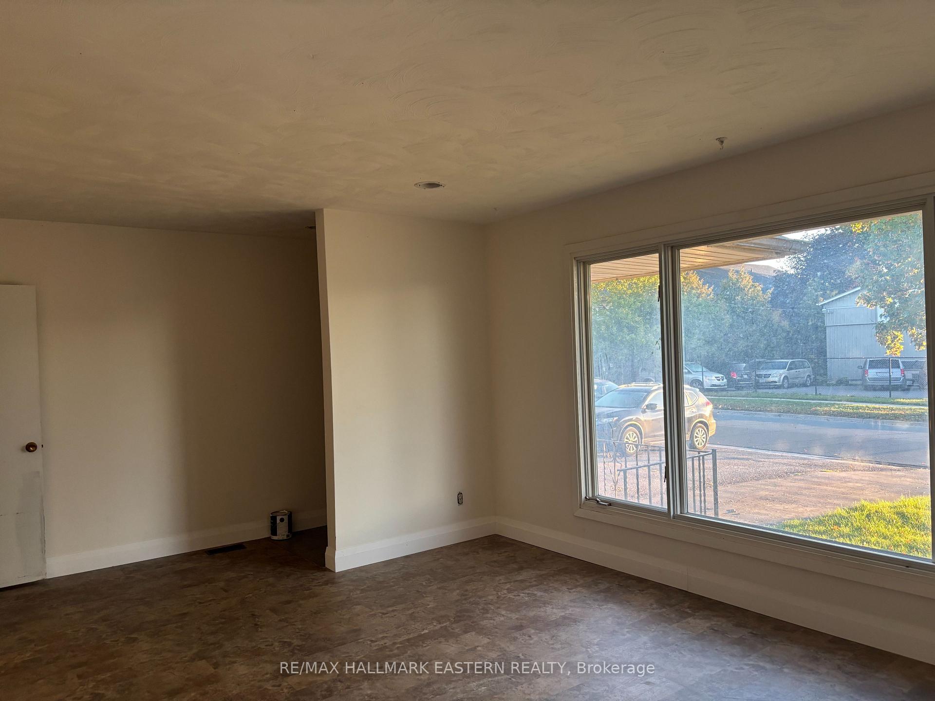 Photo 2 of Unit main floor unit, 893 Ford Street, Peterborough, Otonabee Ward 1 — HOMEH